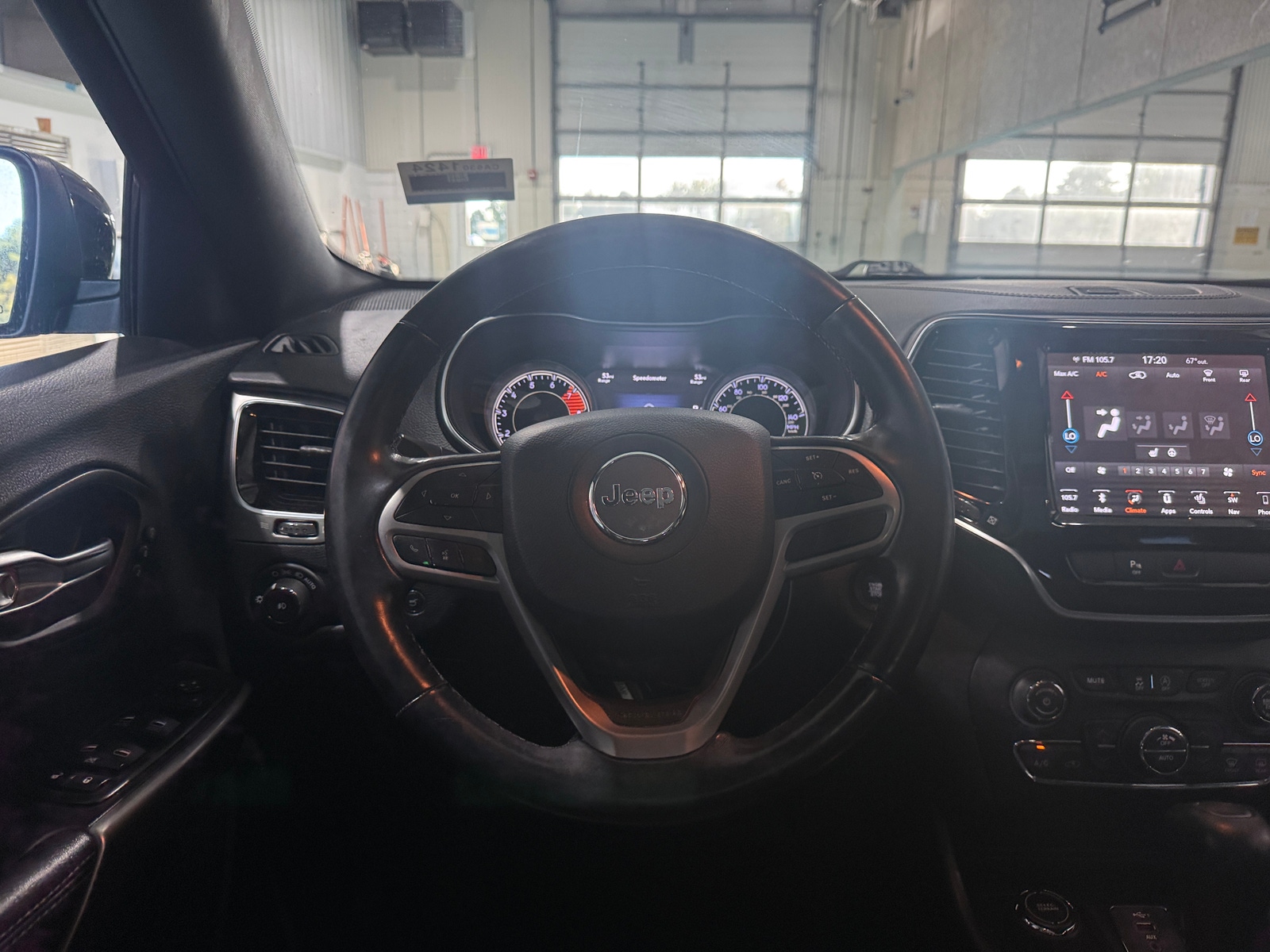 Thumbnail: 2019 Jeep Cherokee - 4