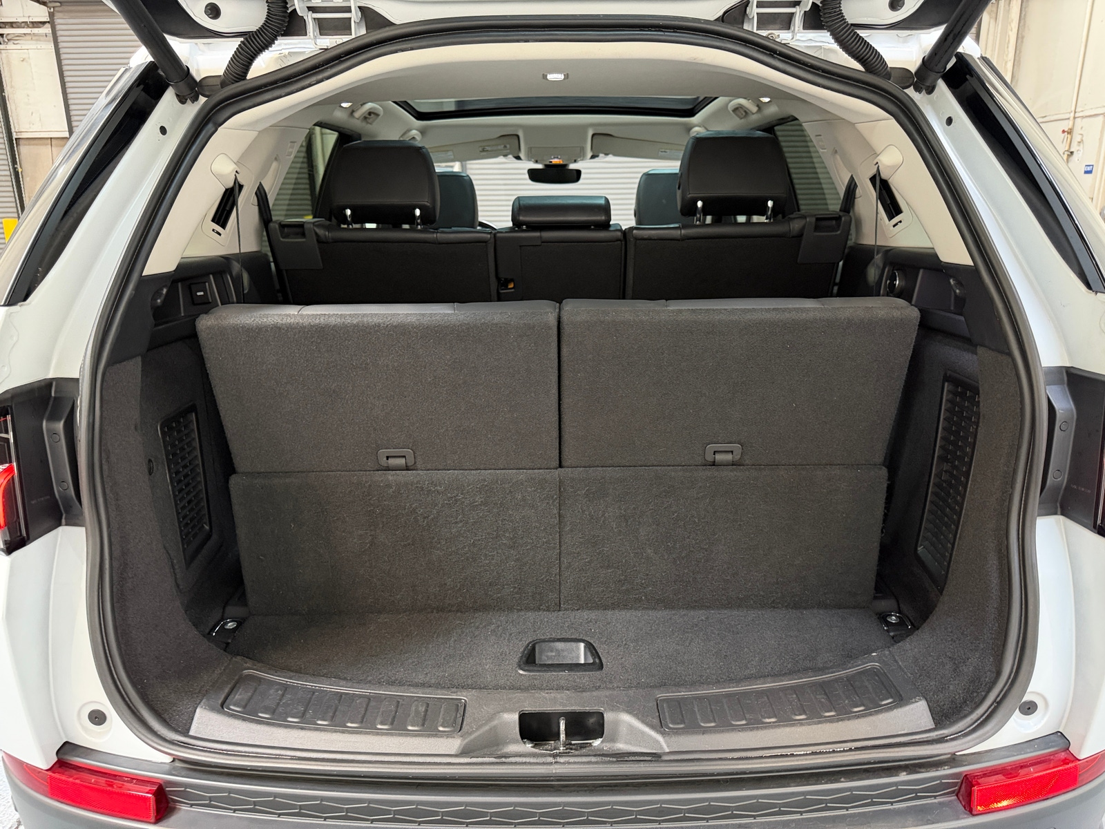 Thumbnail: 2020 Land Rover Discovery Sport - 6