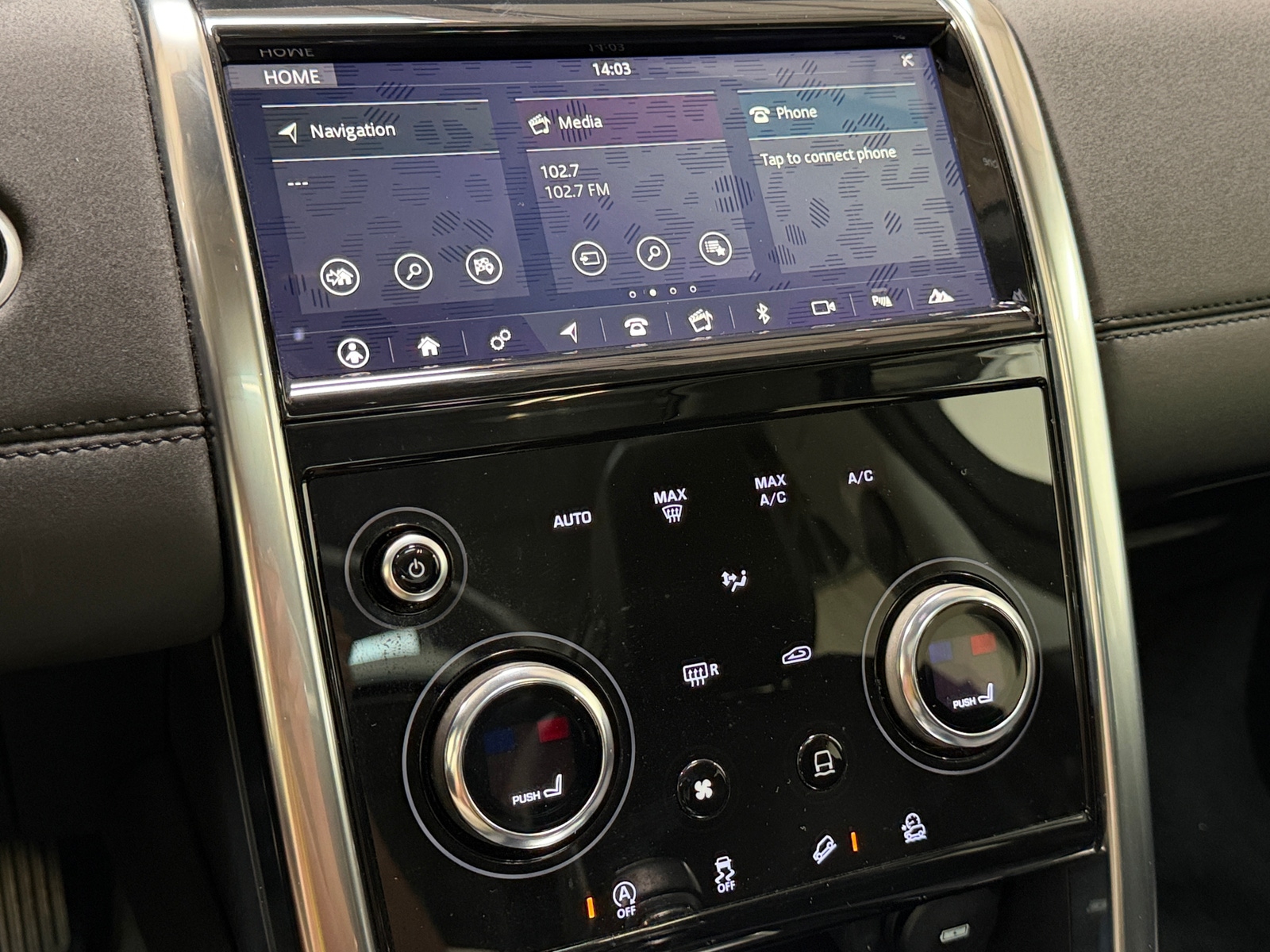 Thumbnail: 2020 Land Rover Discovery Sport - 3