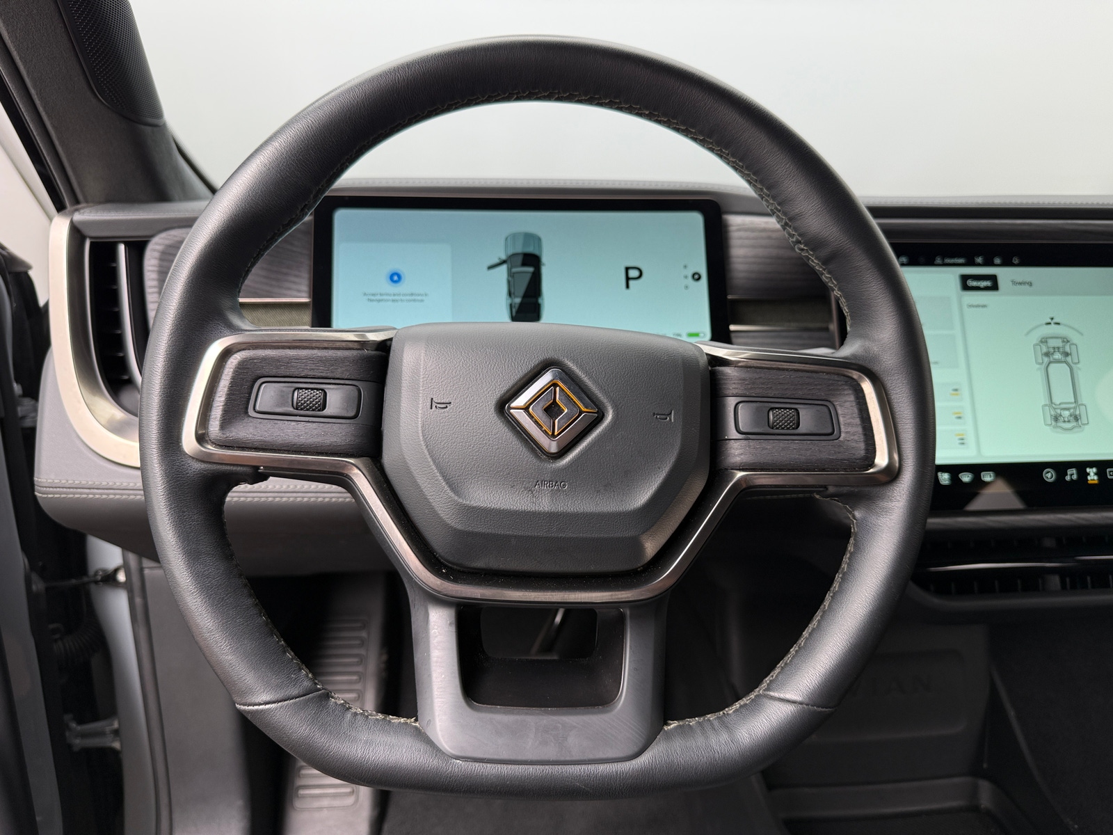 Thumbnail: 2025 Rivian R1S - 4