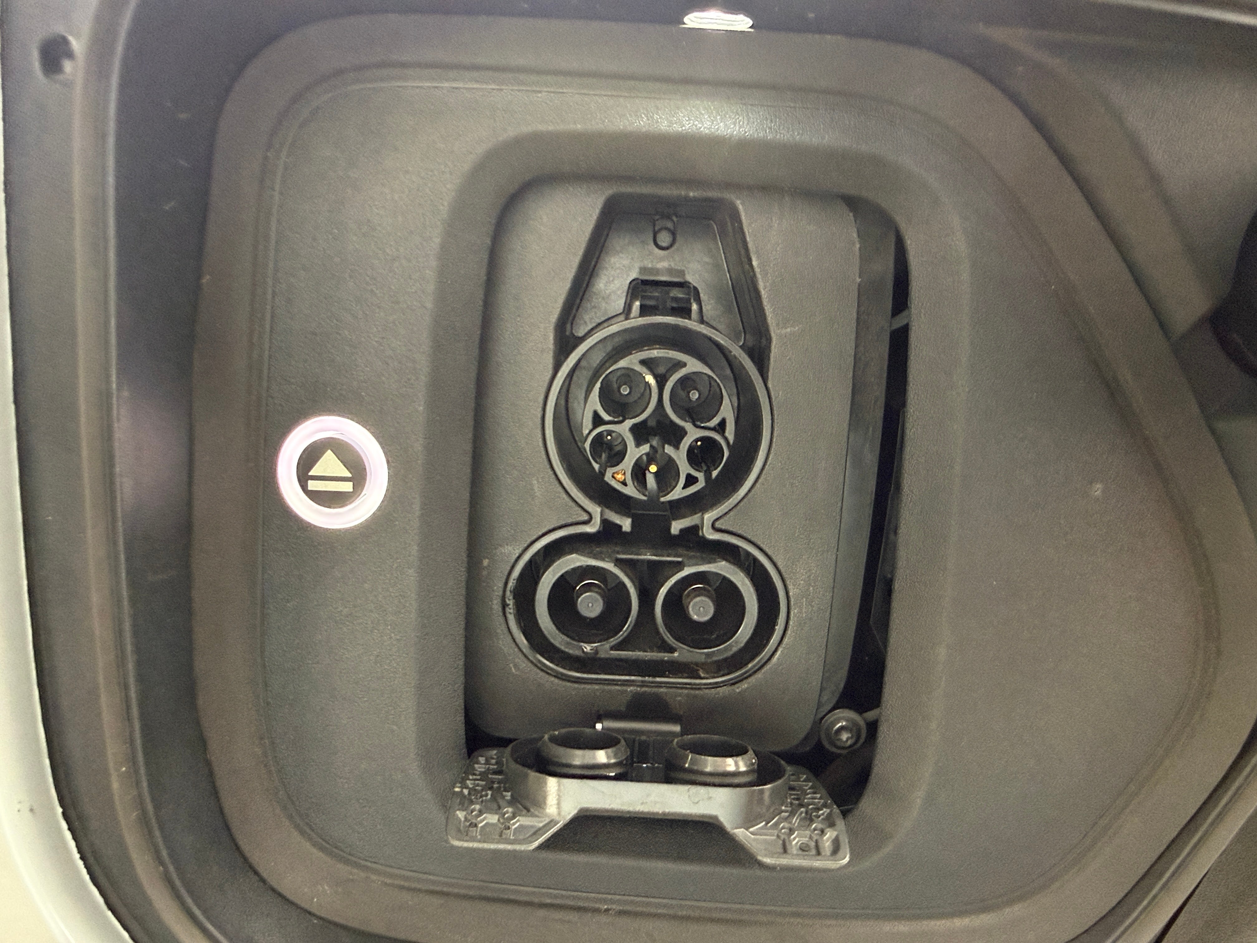 Used 2025 Rivian R1S Adventure with VIN 7PDSGBBA8SN047118 for sale in Auburn, WA