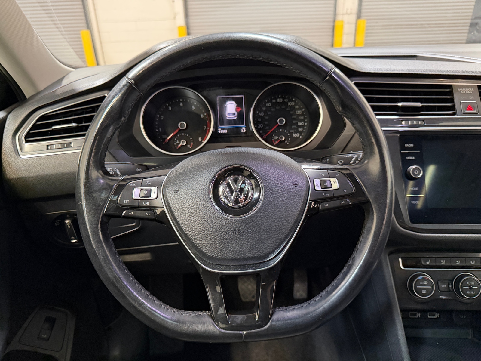 Thumbnail: 2018 Volkswagen Tiguan - 5