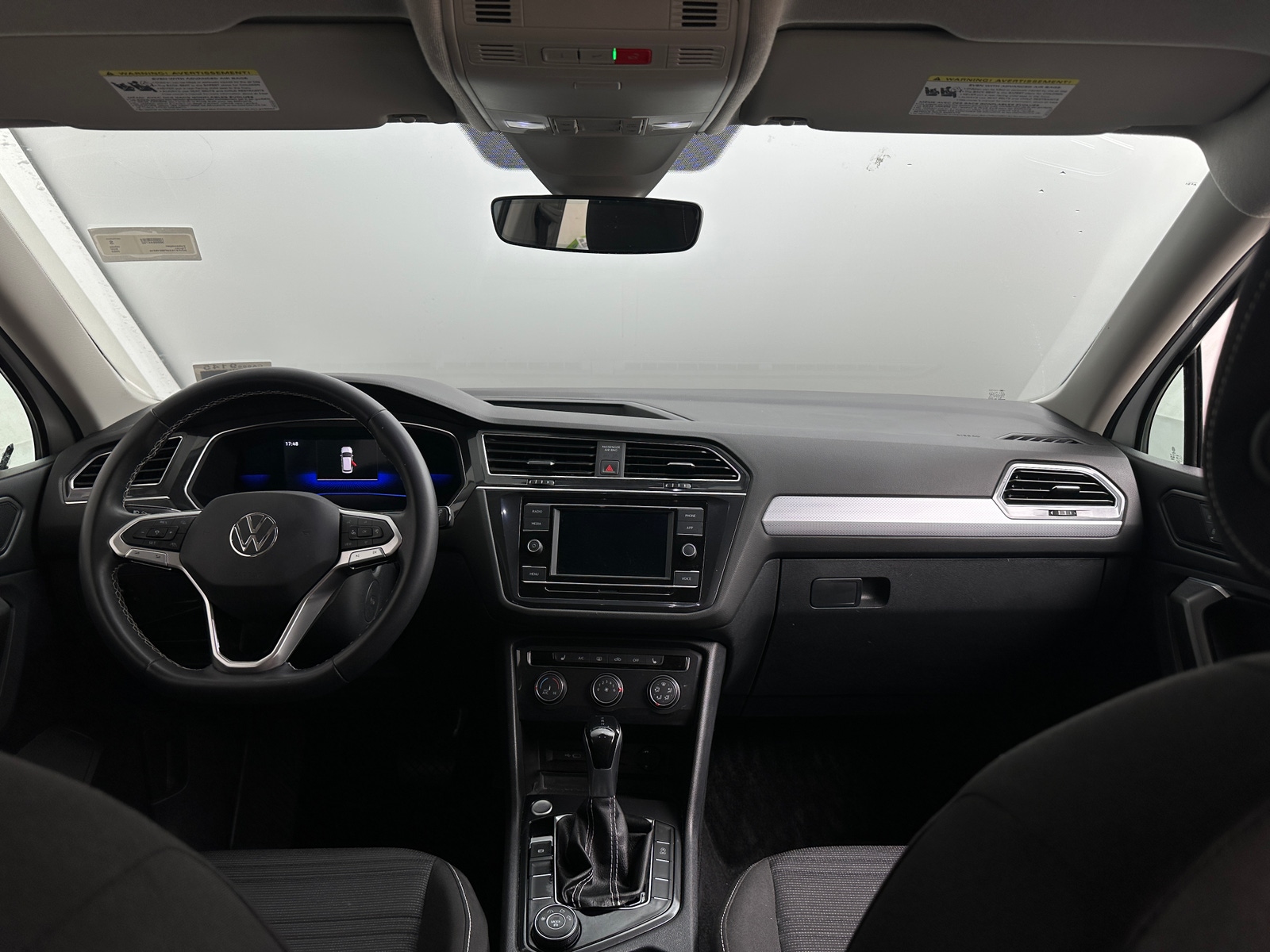 Thumbnail: 2023 Volkswagen Tiguan - 3