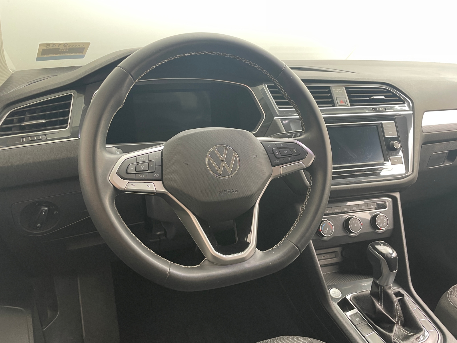 Thumbnail: 2023 Volkswagen Tiguan - 5