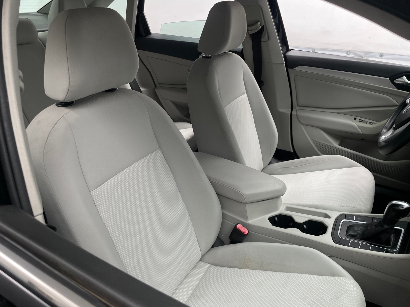 Thumbnail: 2019 Volkswagen Jetta - 2