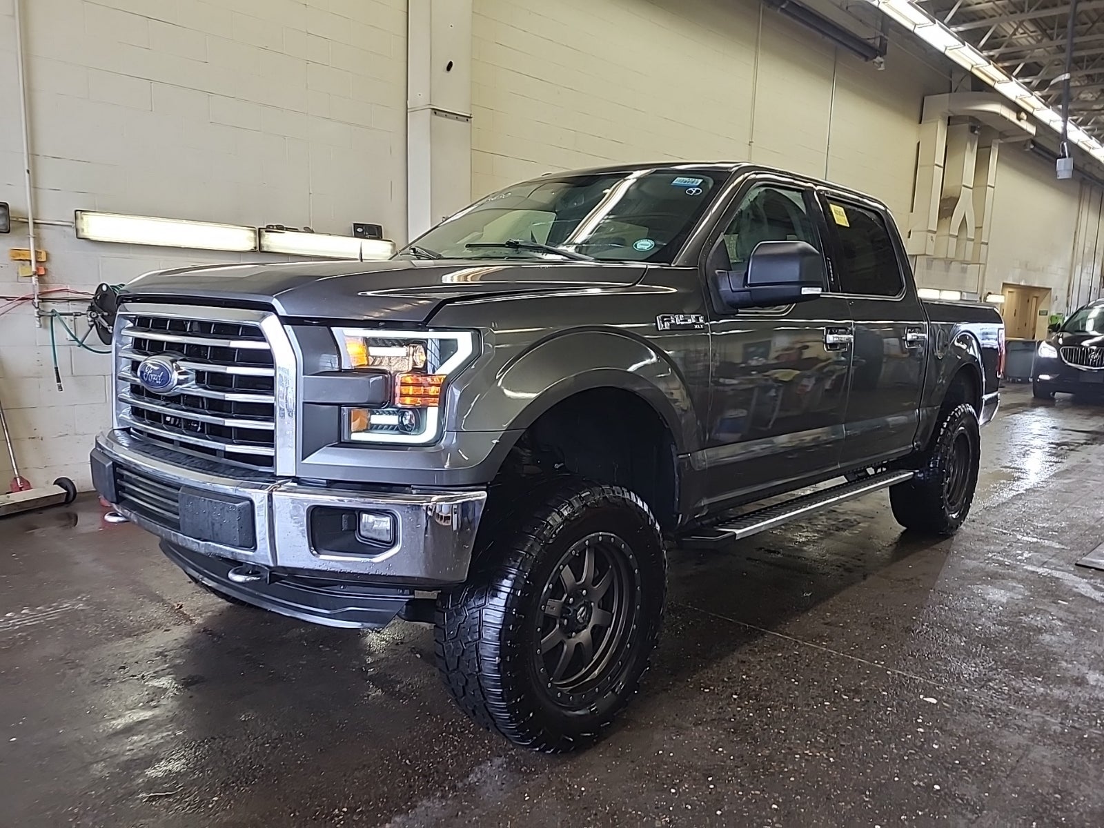 2015 Ford F-150 4WD Supercrew 145" XLT