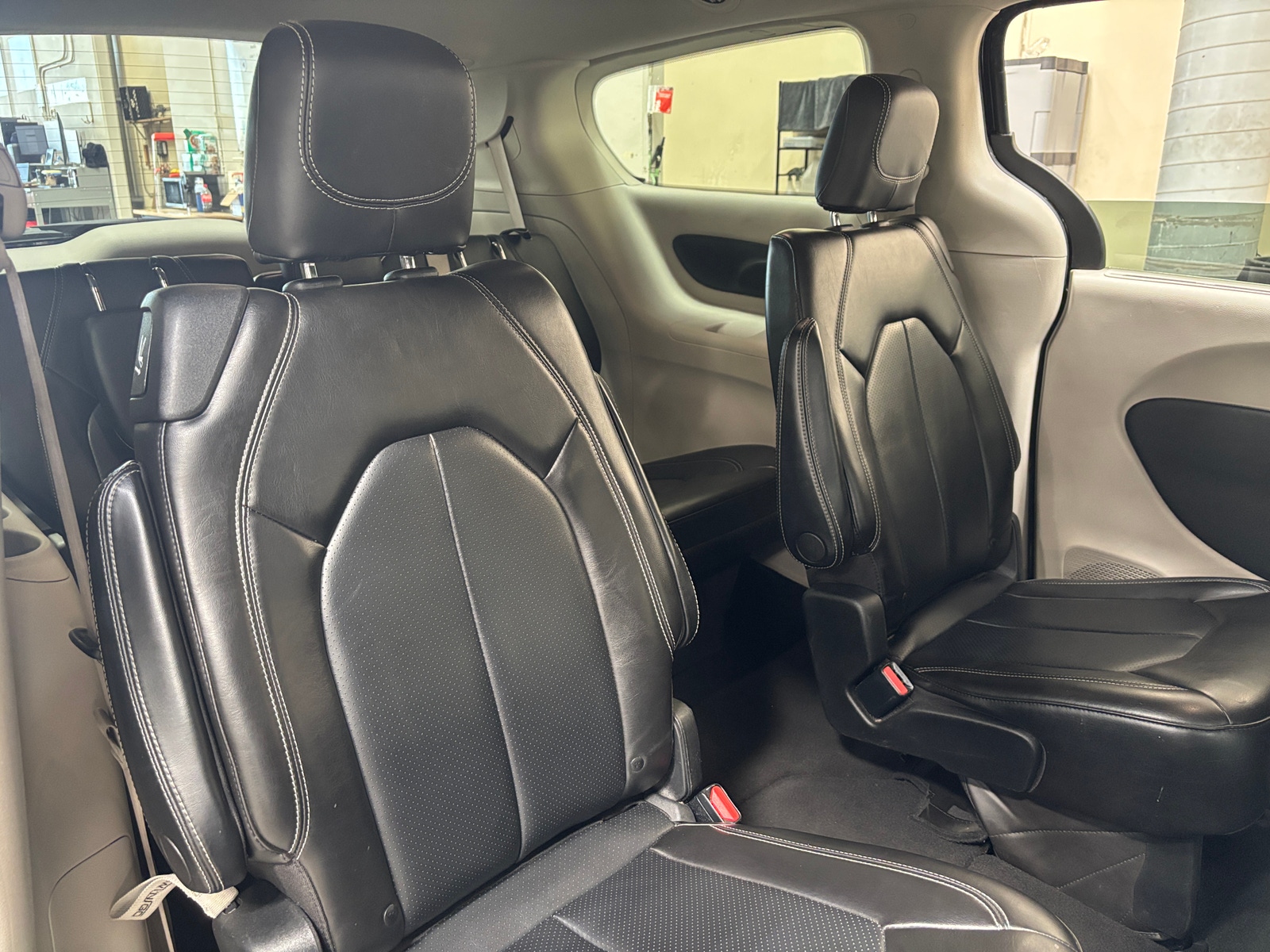 Thumbnail: 2021 Chrysler Voyager - 5