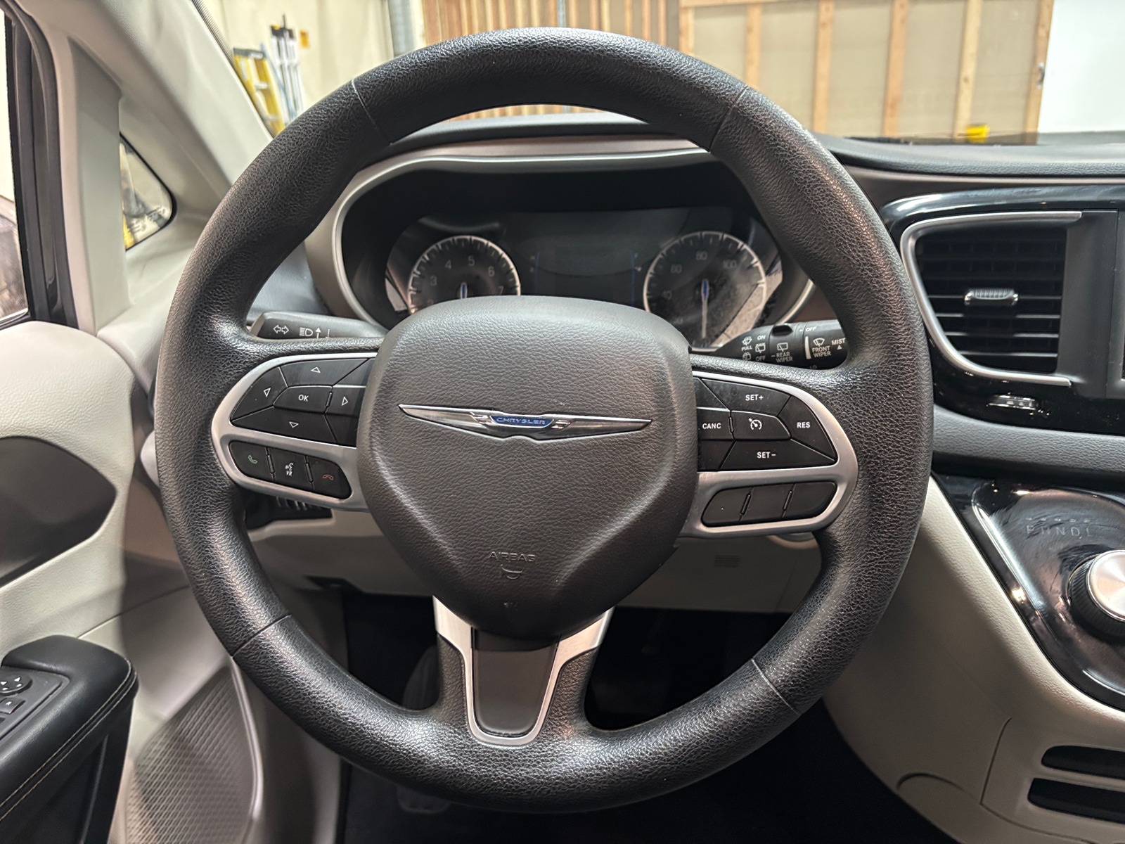 Thumbnail: 2021 Chrysler Voyager - 4