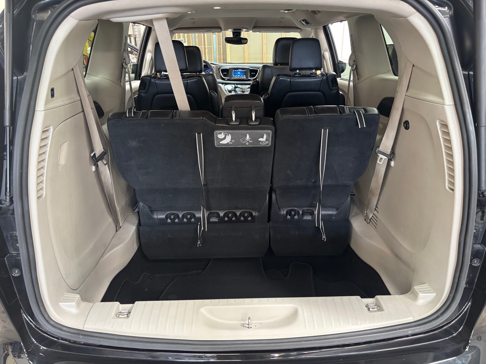 Thumbnail: 2021 Chrysler Voyager - 6