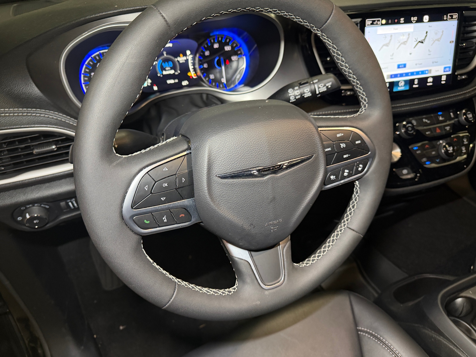 Thumbnail: 2026 Chrysler Pacifica - 4