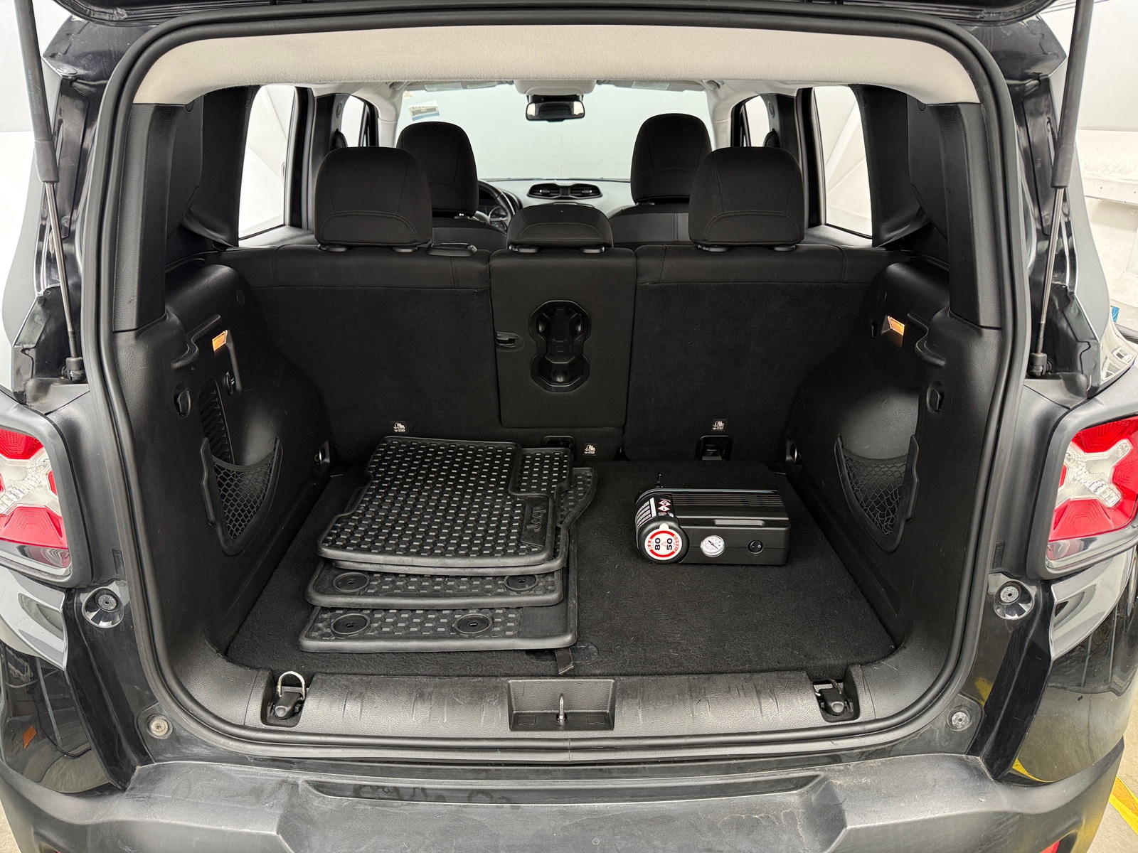 Thumbnail: 2016 Jeep Renegade - 7
