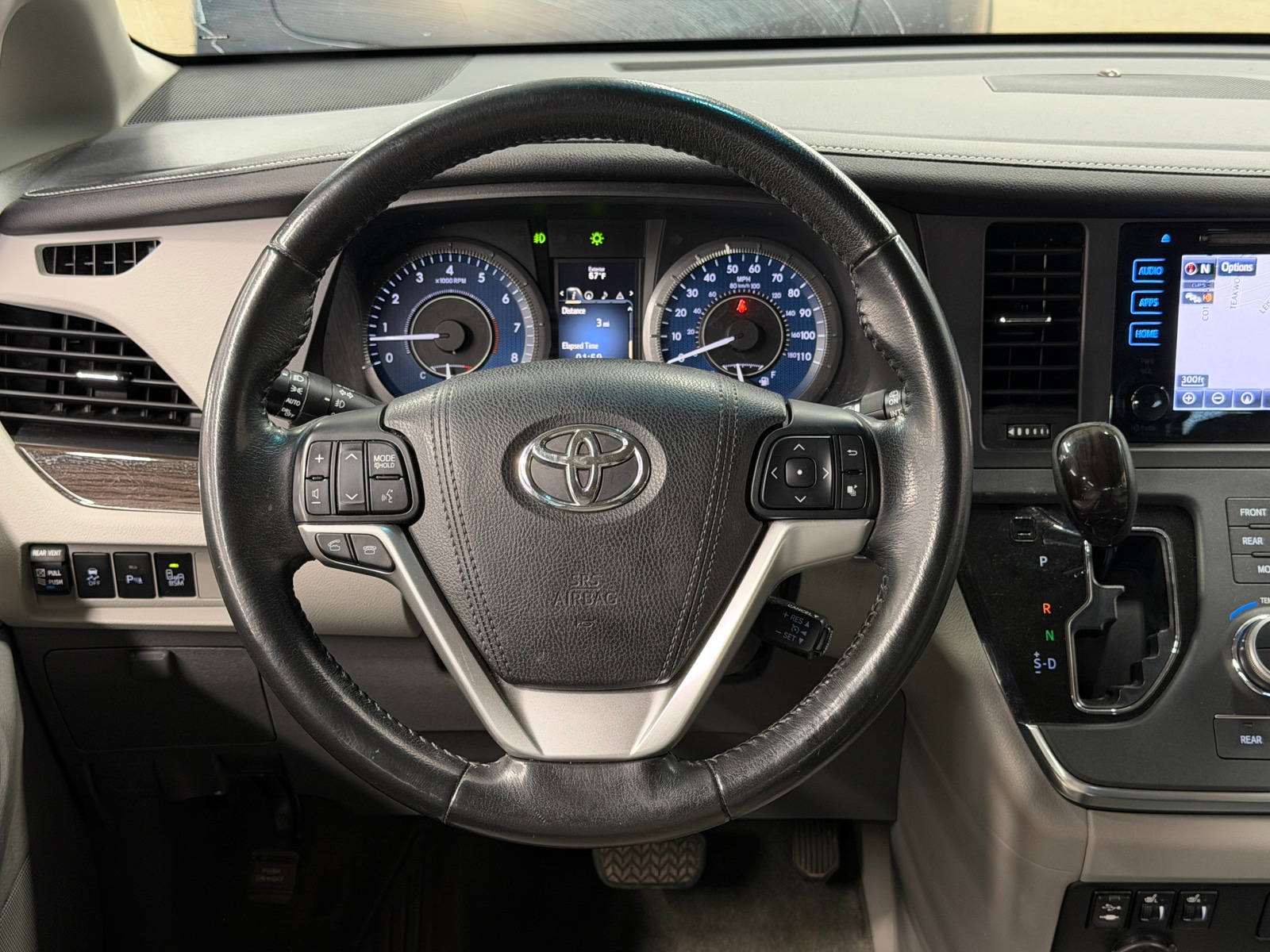 Thumbnail: 2015 Toyota Sienna - 4
