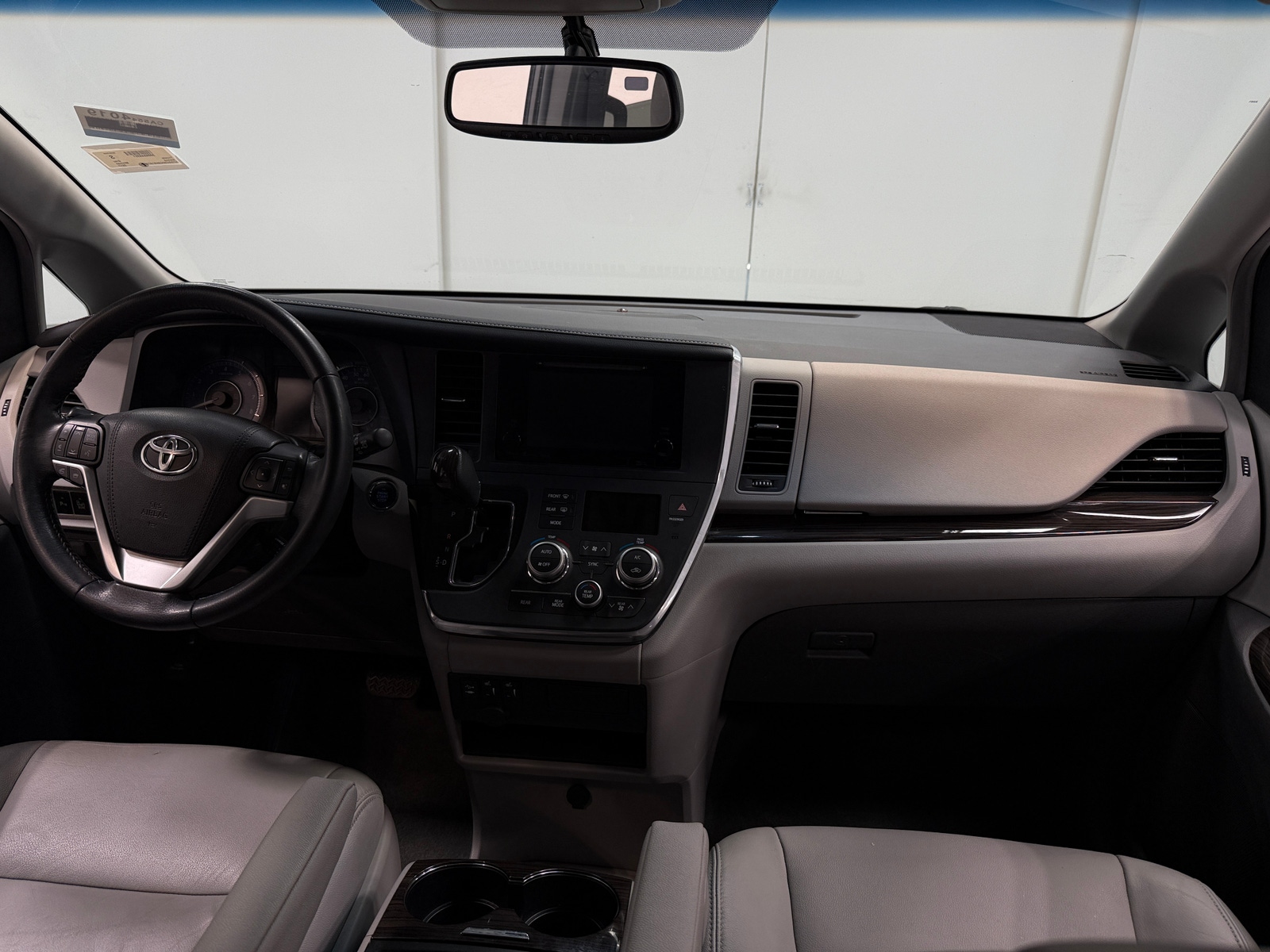 Thumbnail: 2017 Toyota Sienna - 2