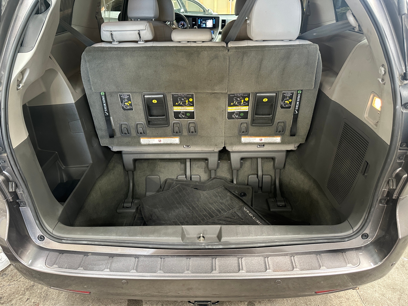 Thumbnail: 2017 Toyota Sienna - 6