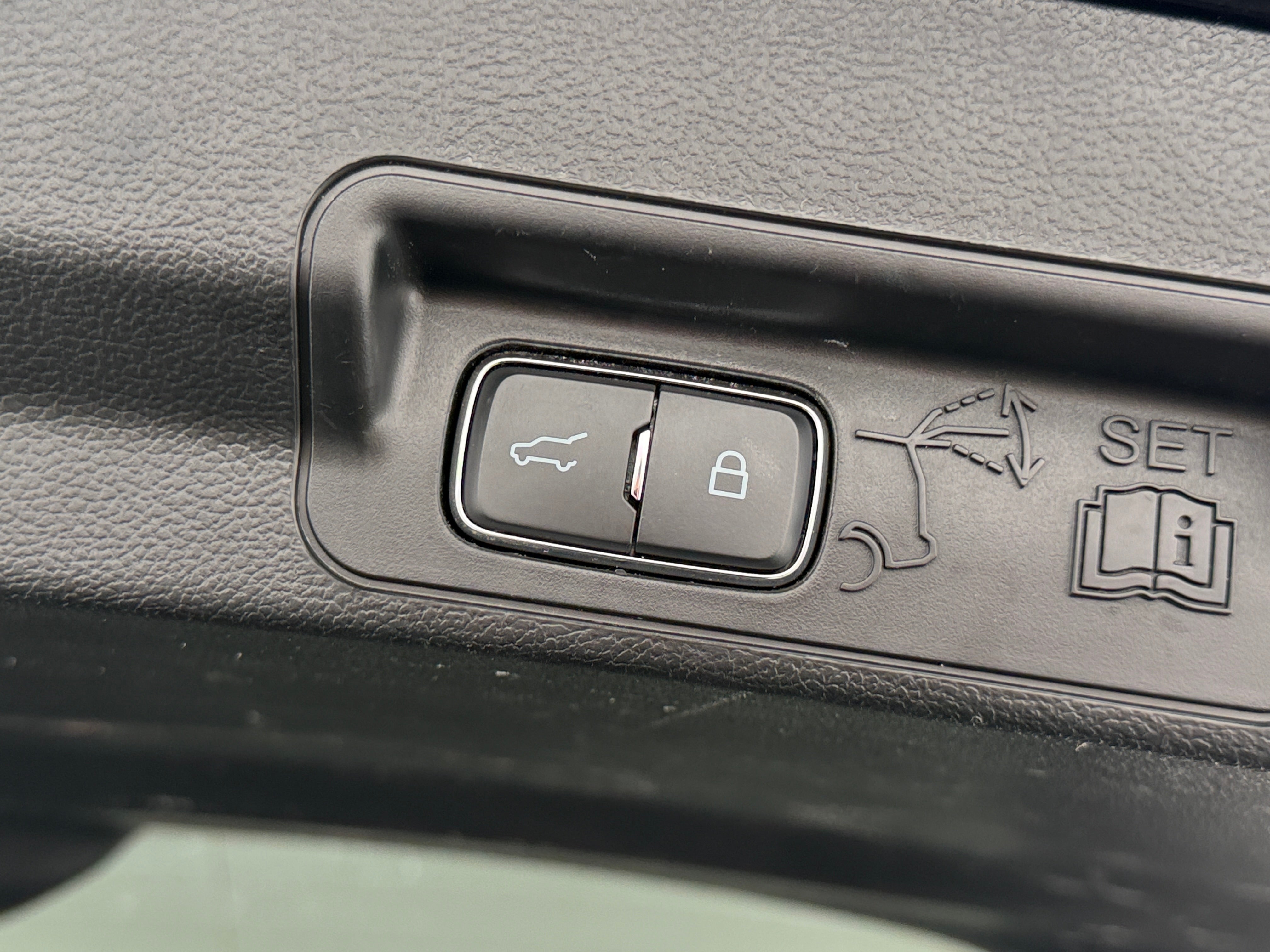 2024 Ford Explorer Limited - Photo 8