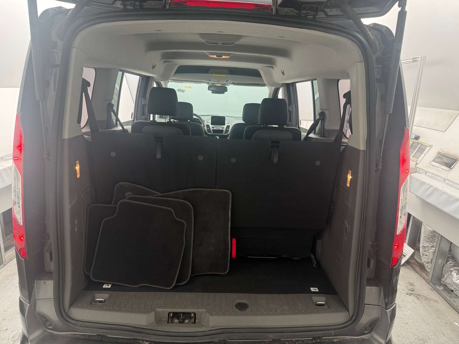 Thumbnail: 2019 Ford Transit Series - 7