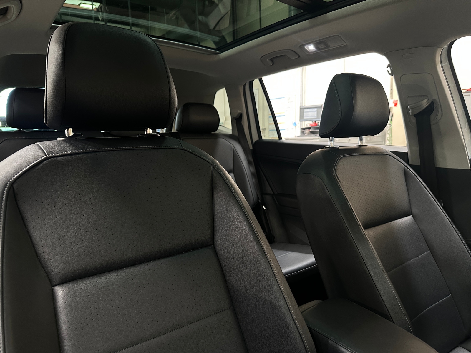 Thumbnail: 2018 Volkswagen Tiguan - 2