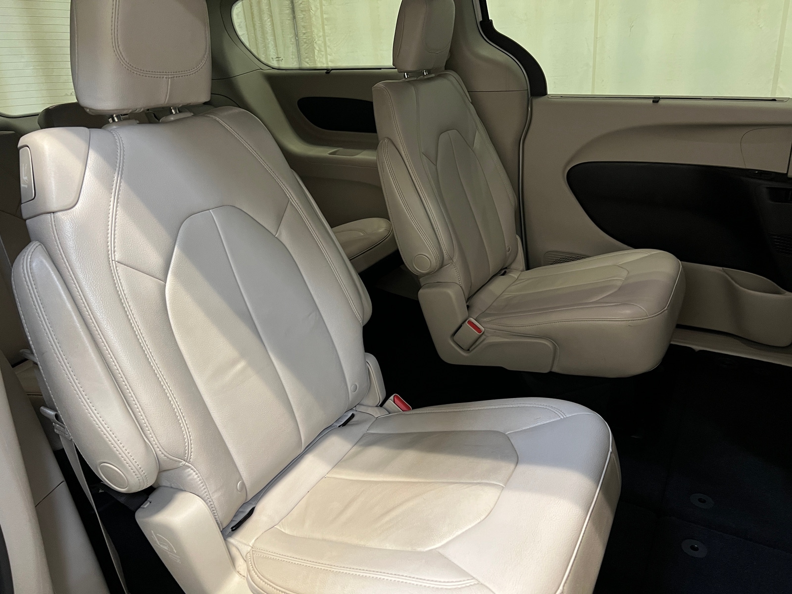 Thumbnail: 2017 Chrysler Pacifica - 5