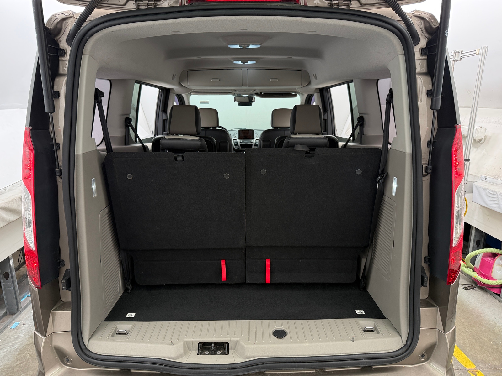 Thumbnail: 2019 Ford Transit Series - 7