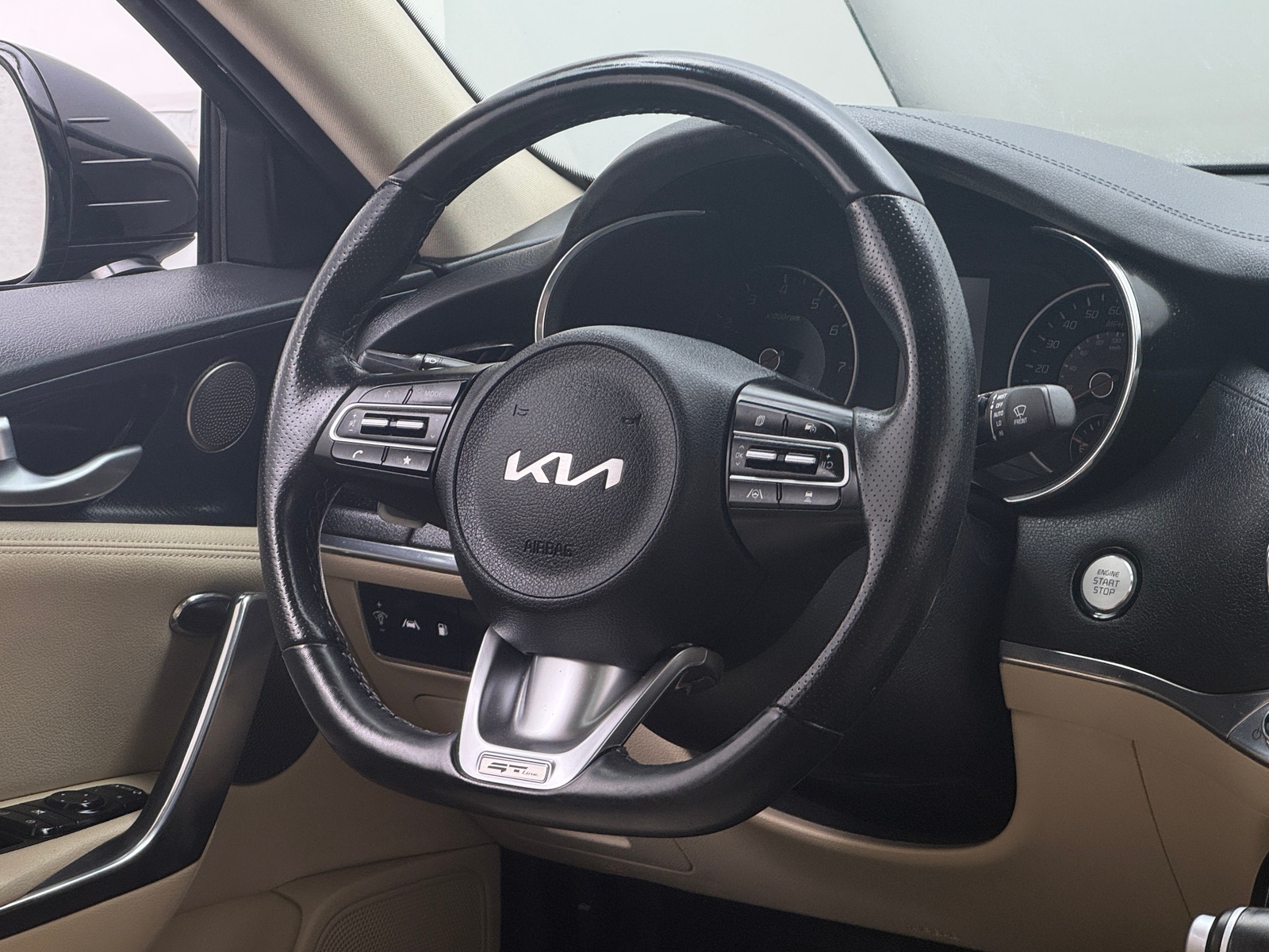 Thumbnail: 2023 Kia Stinger - 4