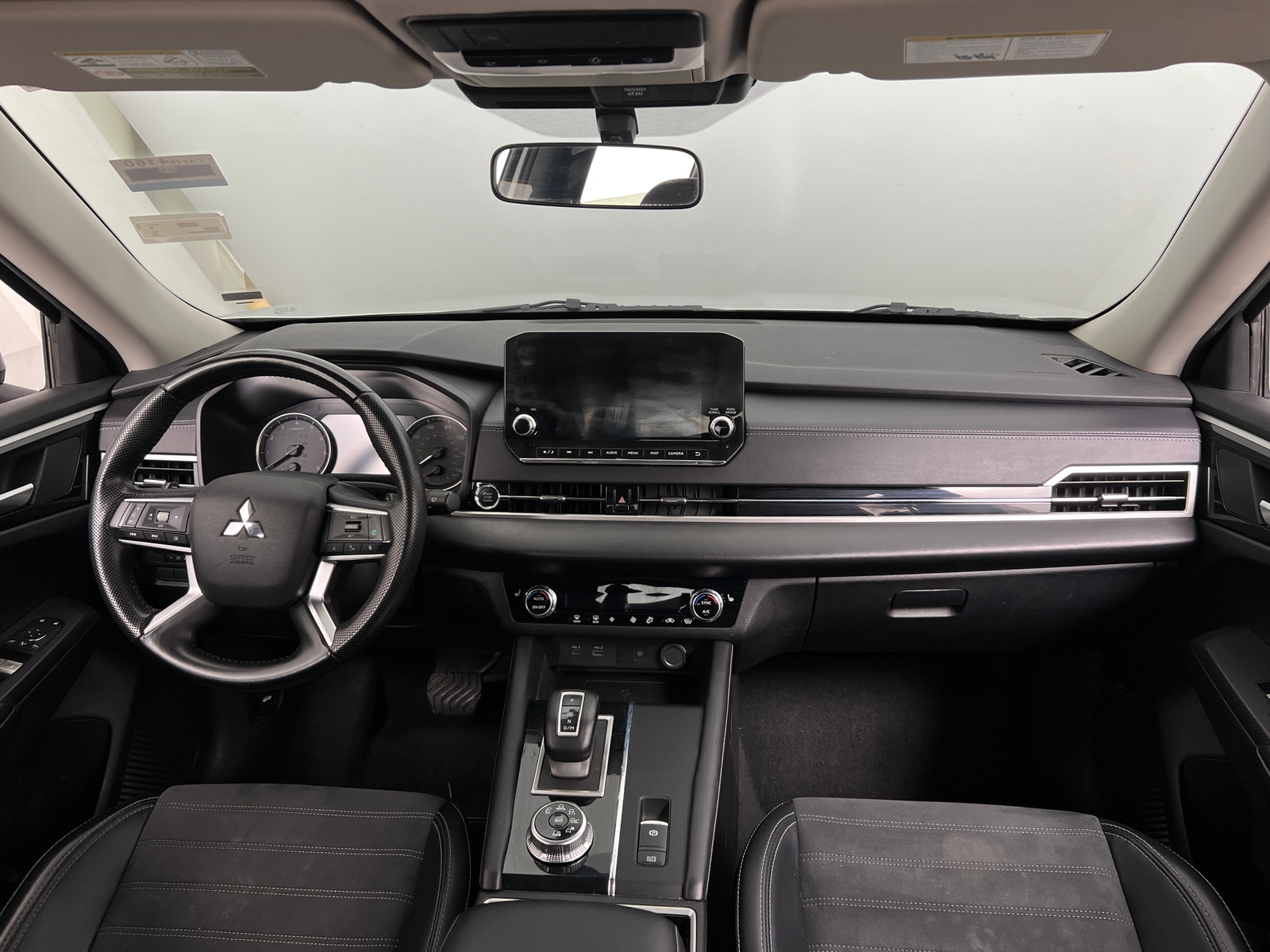 Thumbnail: 2024 Mitsubishi Outlander - 2