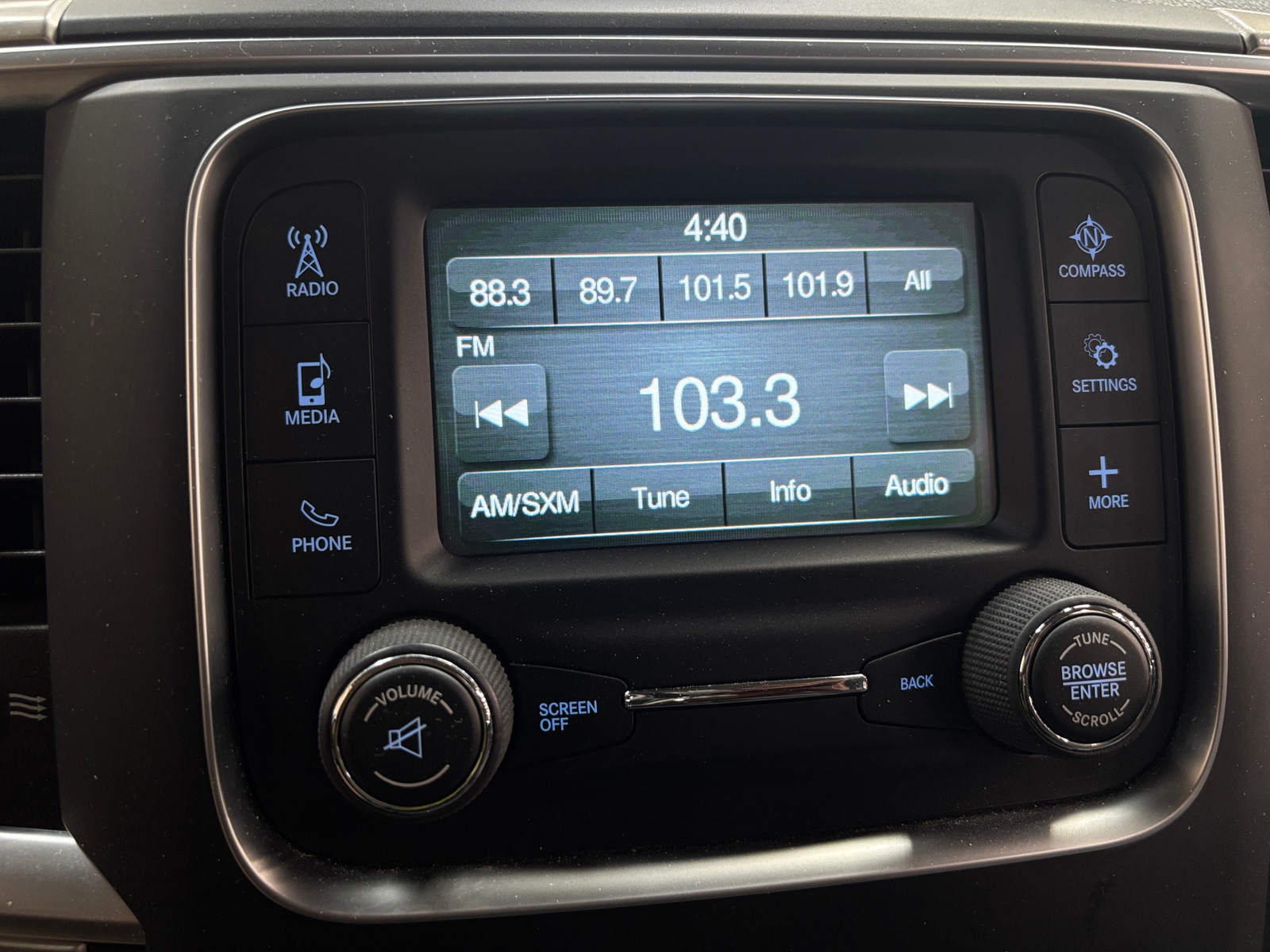 Thumbnail: 2019 RAM 1500 Classic - 4