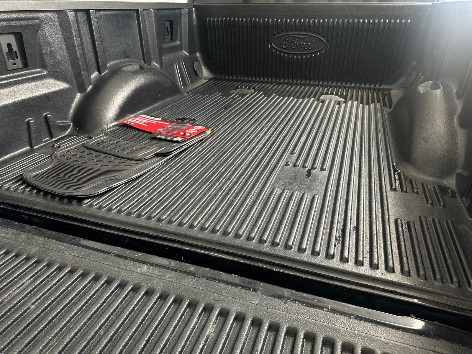 Thumbnail: 2015 Ford Econoline - 7