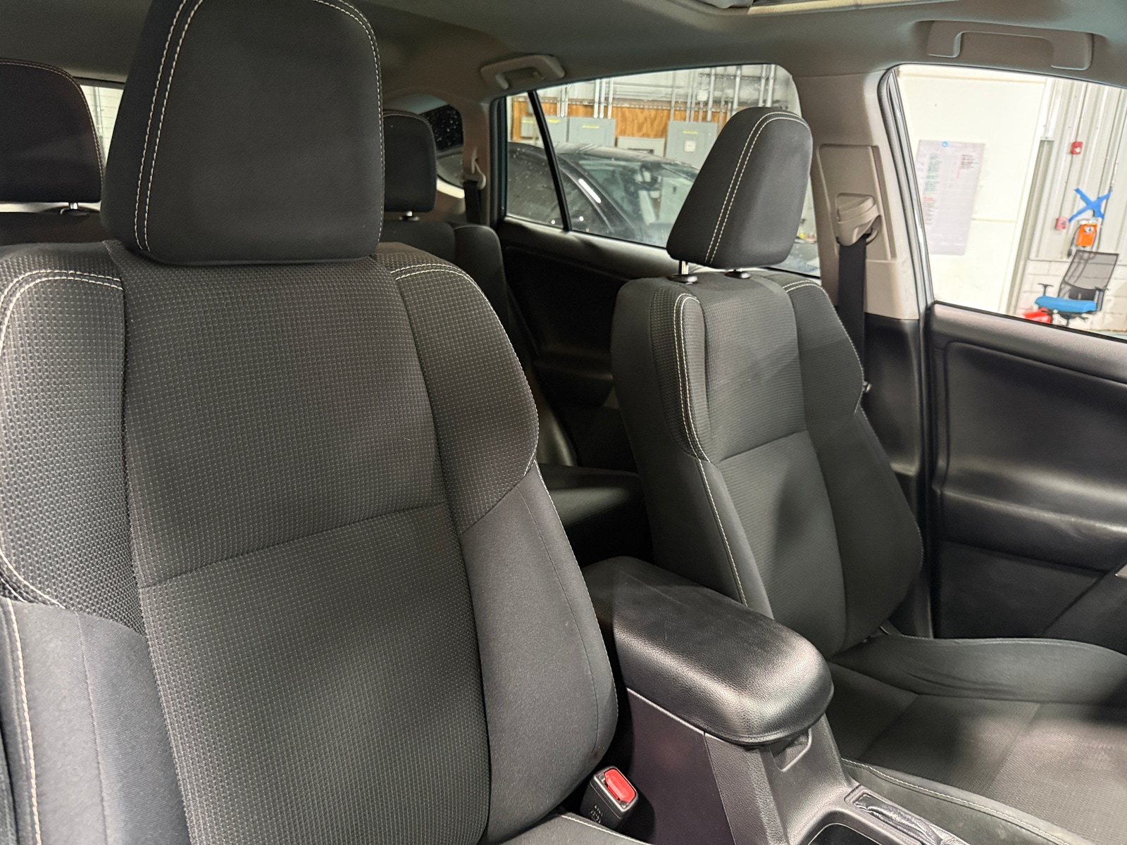 Thumbnail: 2018 Toyota RAV4 - 2