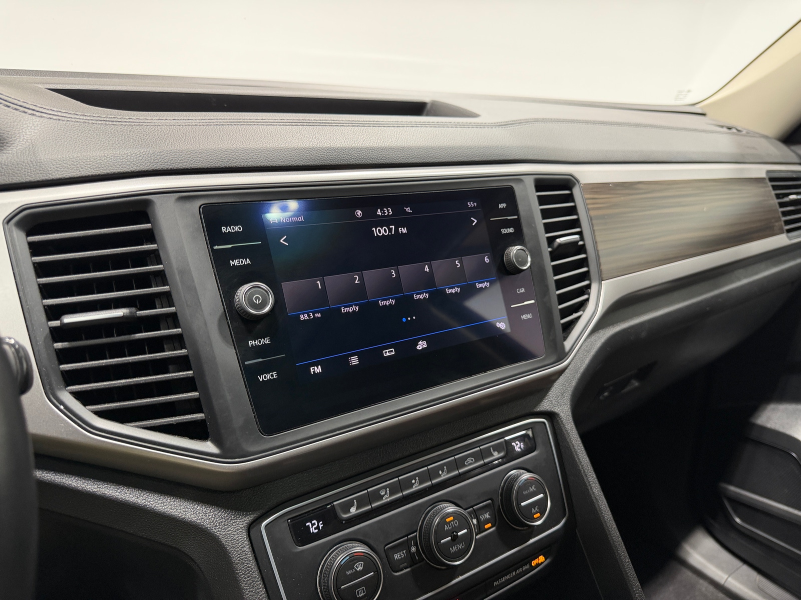 Thumbnail: 2021 Volkswagen Atlas - 4