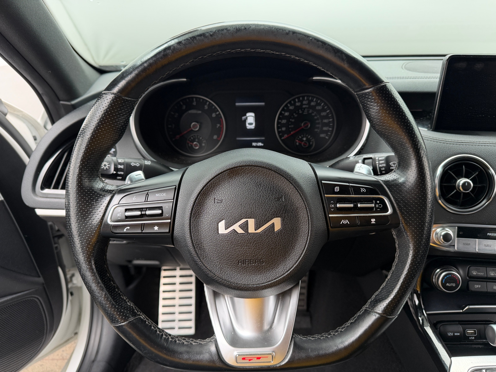 Thumbnail: 2022 Kia Stinger - 4