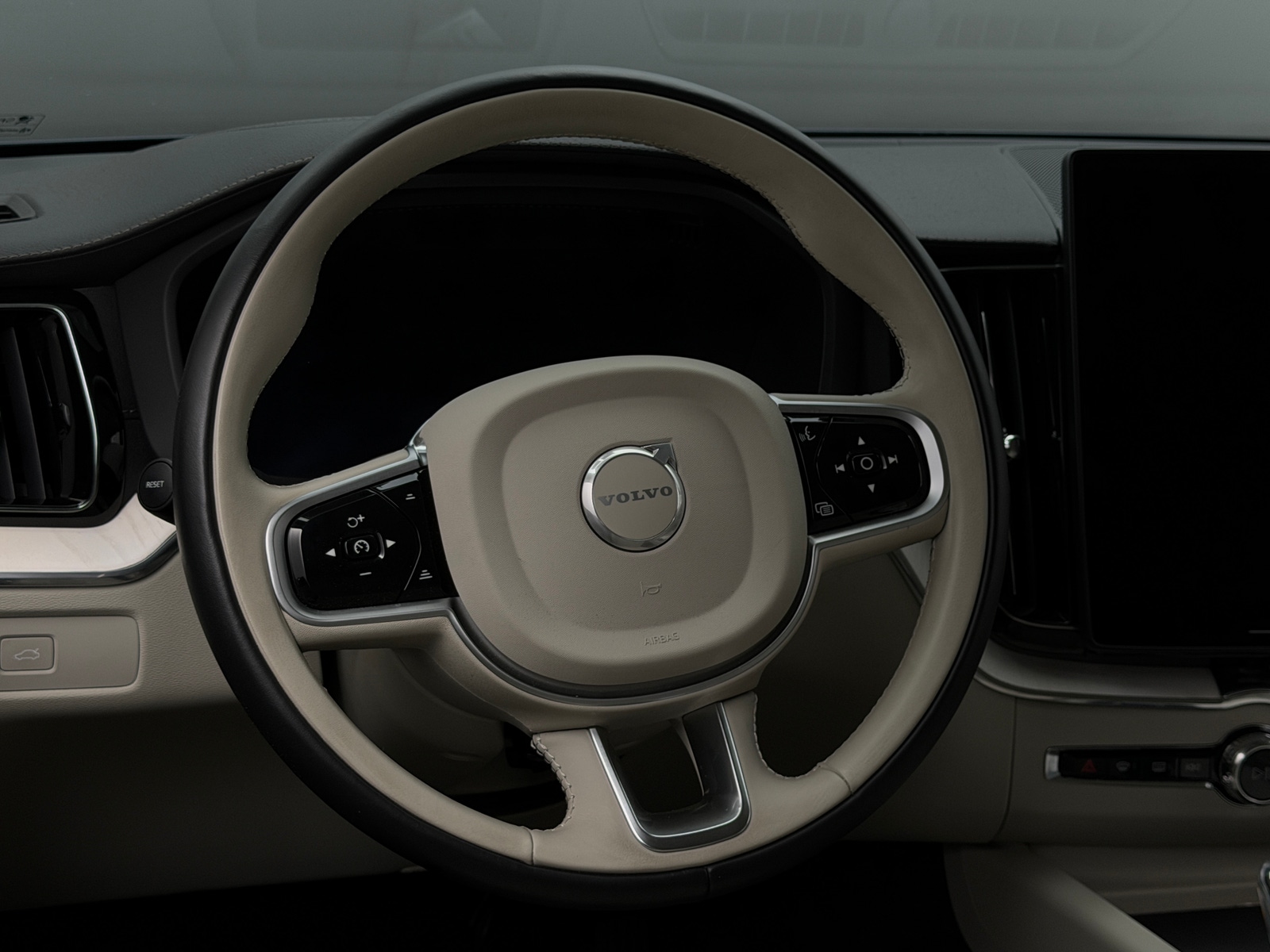 Thumbnail: 2026 Volvo XC60 - 5