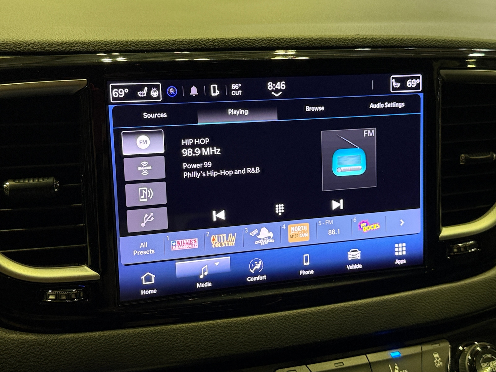 Thumbnail: 2024 Chrysler Pacifica - 3