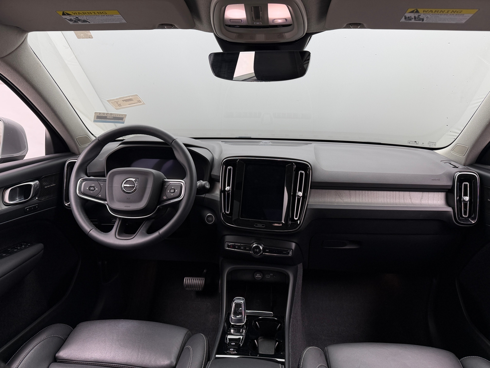 Thumbnail: 2024 Volvo XC40 - 2