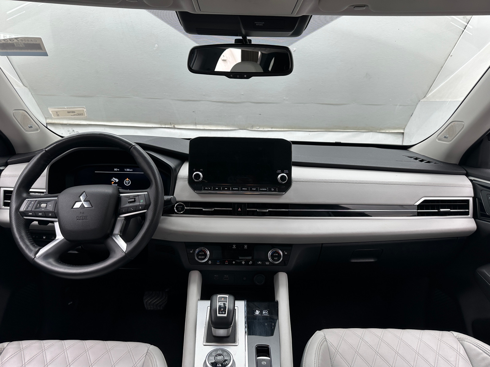Thumbnail: 2023 Mitsubishi Outlander - 2