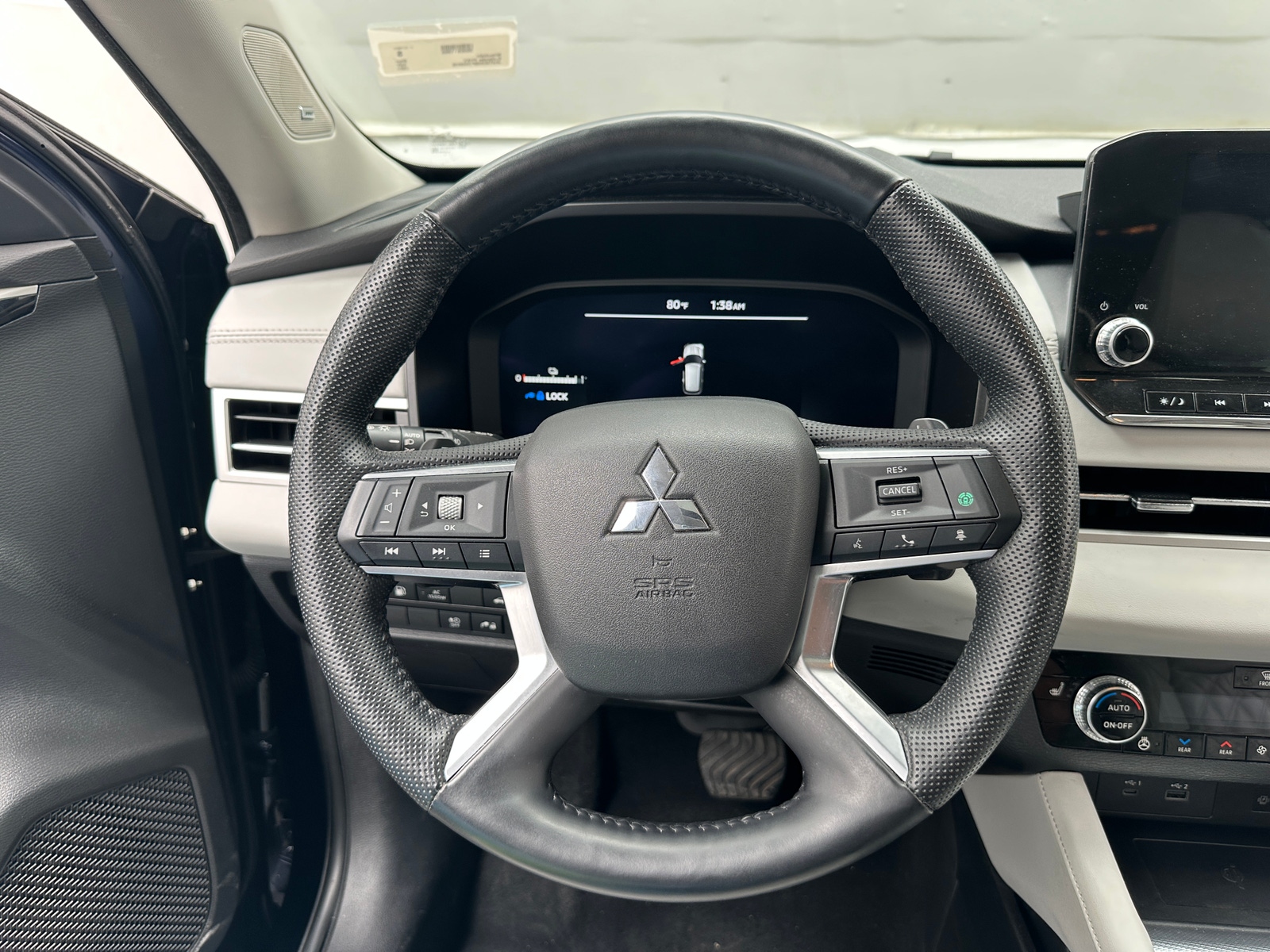 Thumbnail: 2023 Mitsubishi Outlander - 4