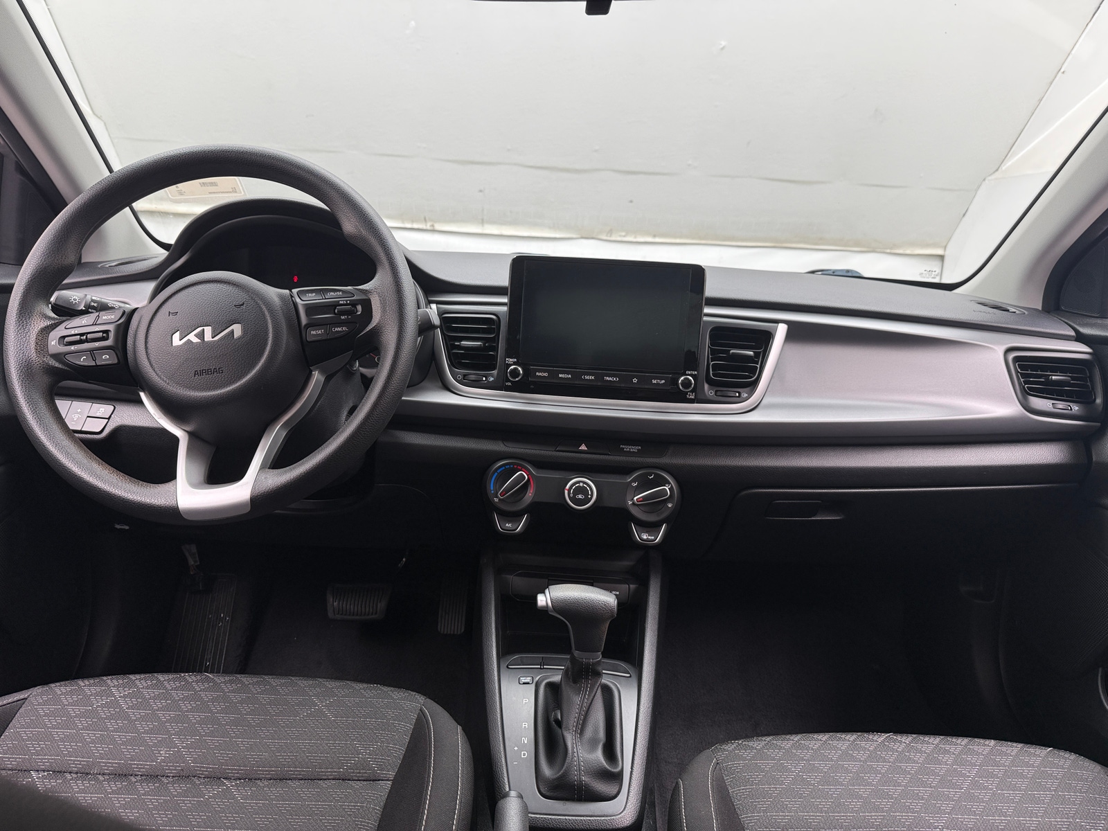 Thumbnail: 2023 Kia Rio - 3