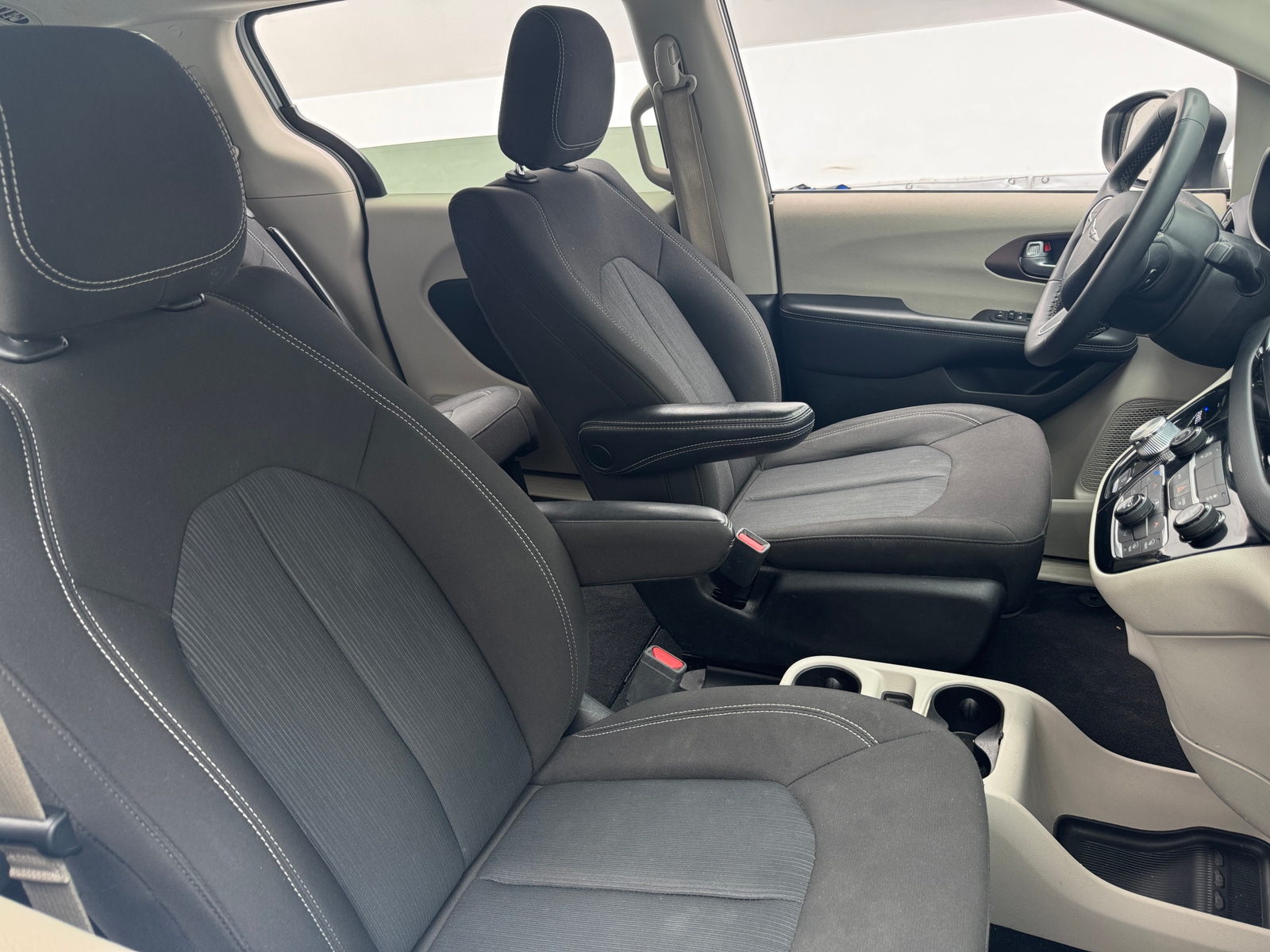 Thumbnail: 2023 Chrysler Voyager - 2