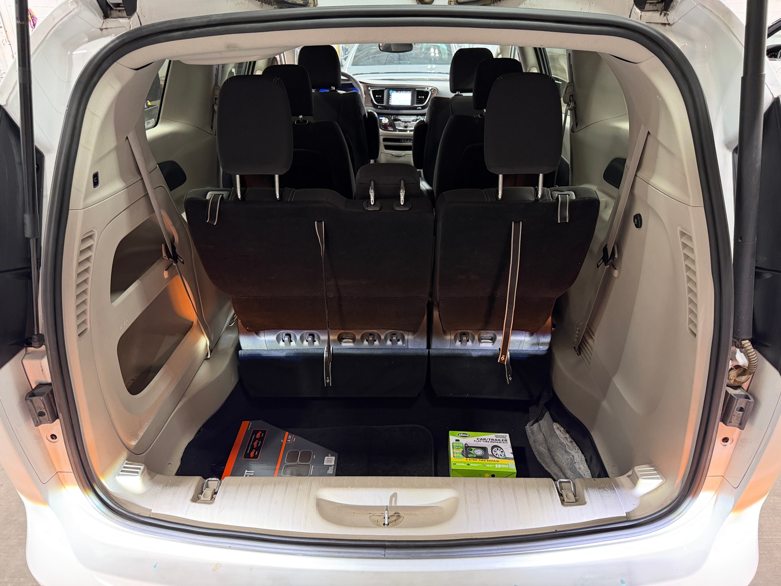 Thumbnail: 2023 Chrysler Voyager - 7