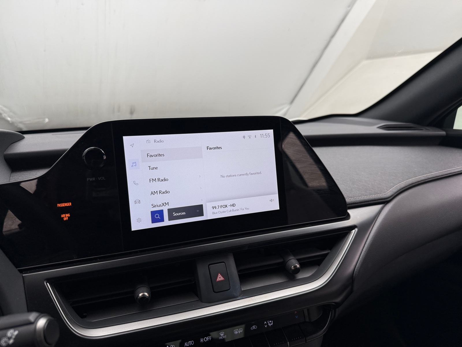 Thumbnail: 2025 Lexus UX - 4
