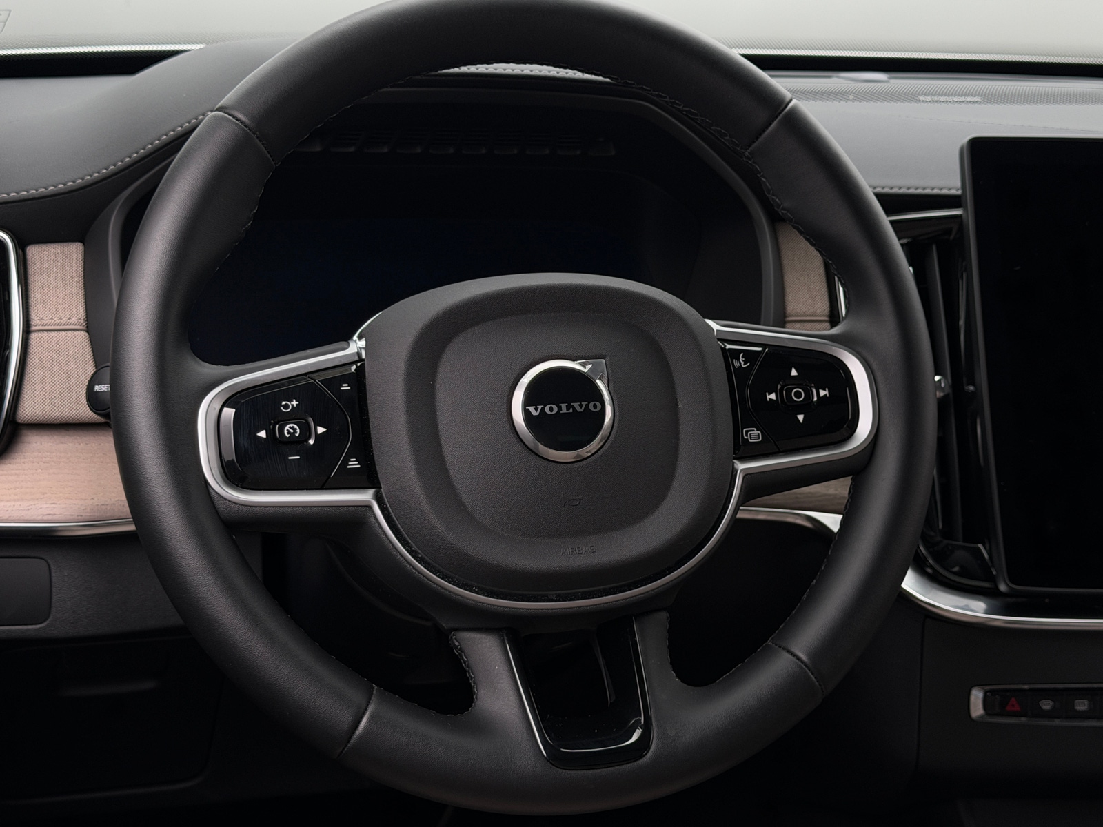 Thumbnail: 2026 Volvo XC90 - 4