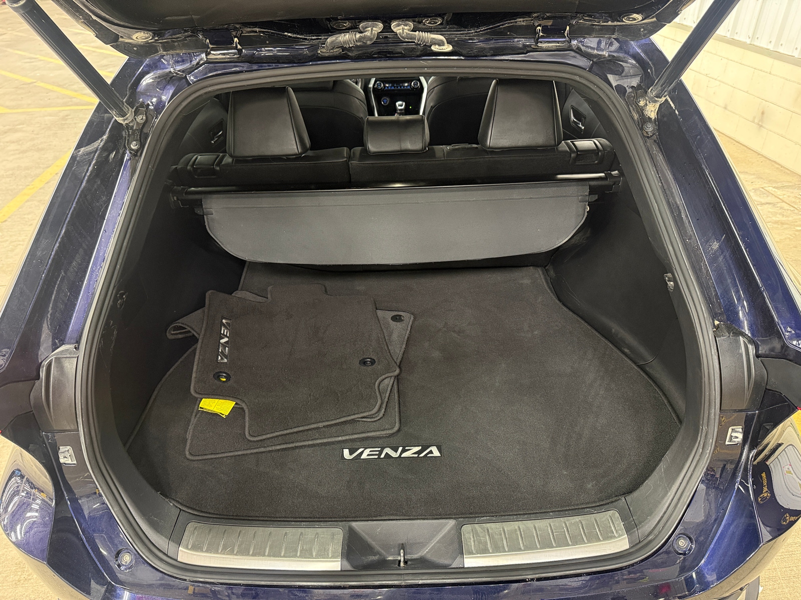 Thumbnail: 2022 Toyota Venza - 7