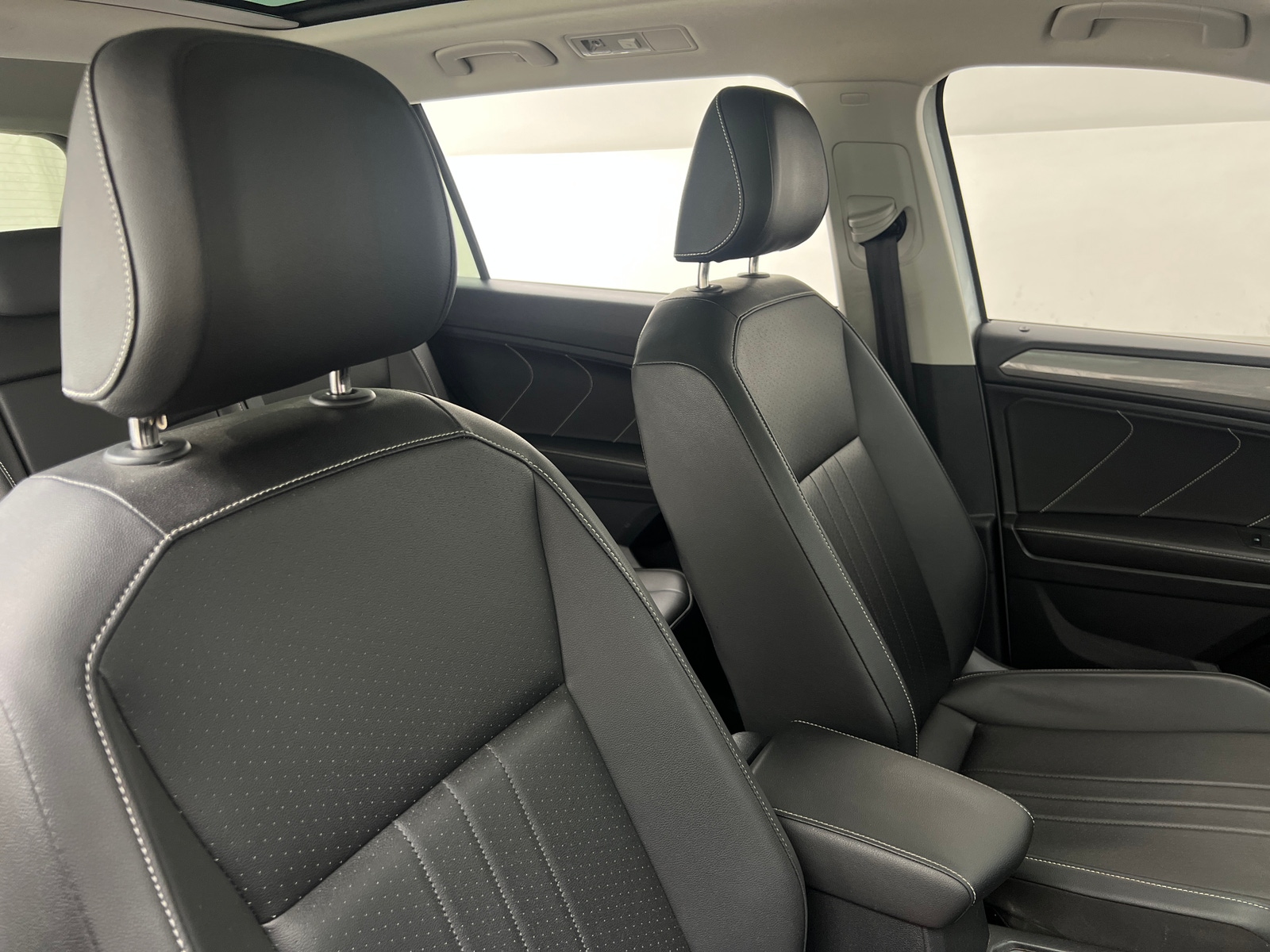 Thumbnail: 2023 Volkswagen Tiguan - 2