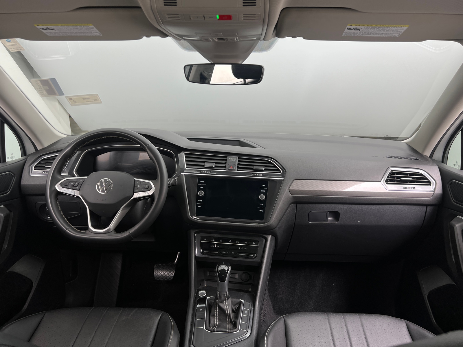 Thumbnail: 2023 Volkswagen Tiguan - 3