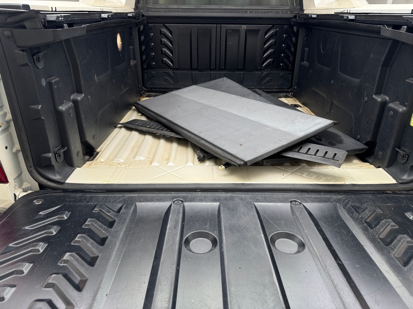 Thumbnail: 2013 Chevrolet Avalanche 1500 - 6