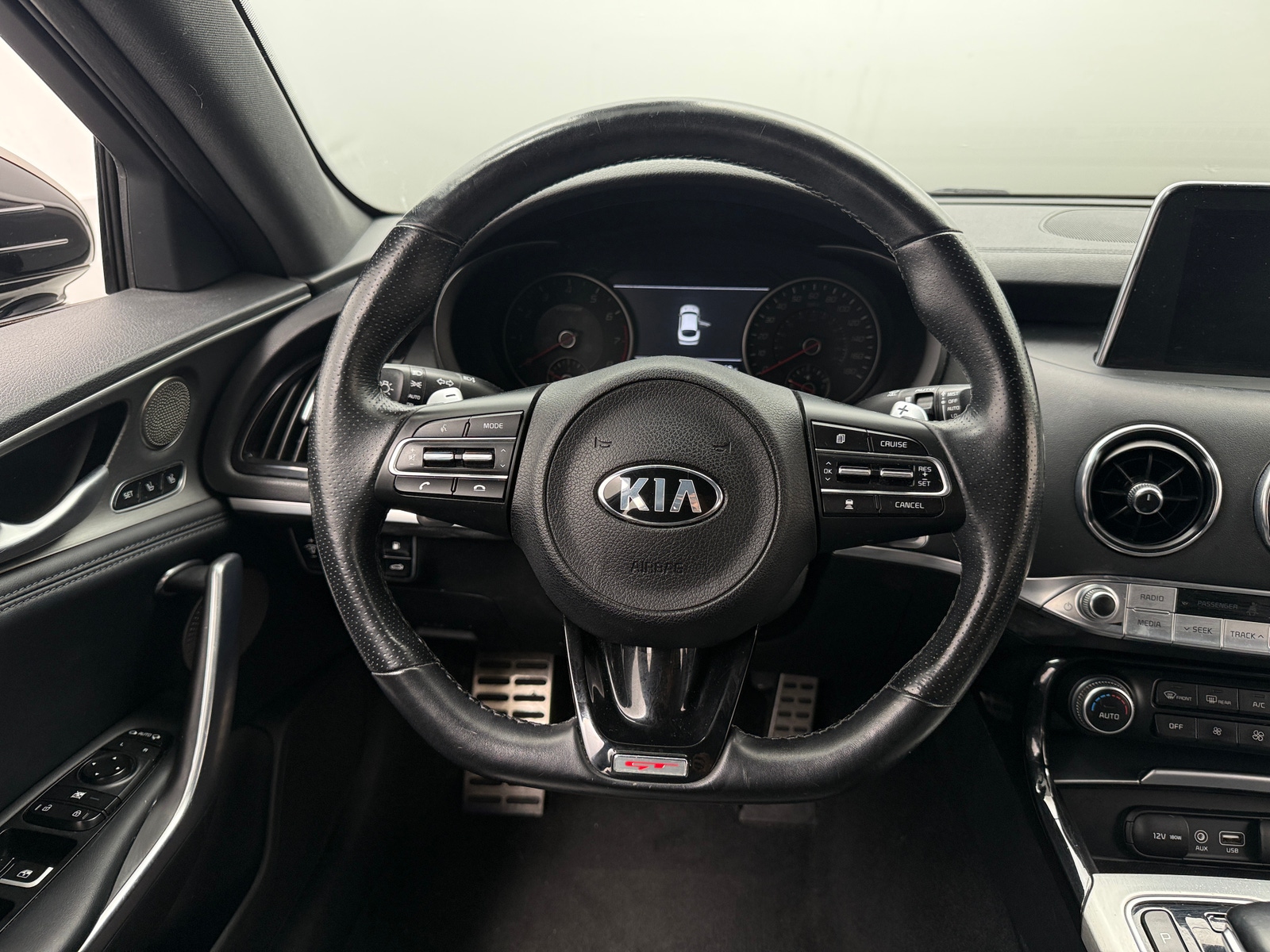 Thumbnail: 2018 Kia Stinger - 4