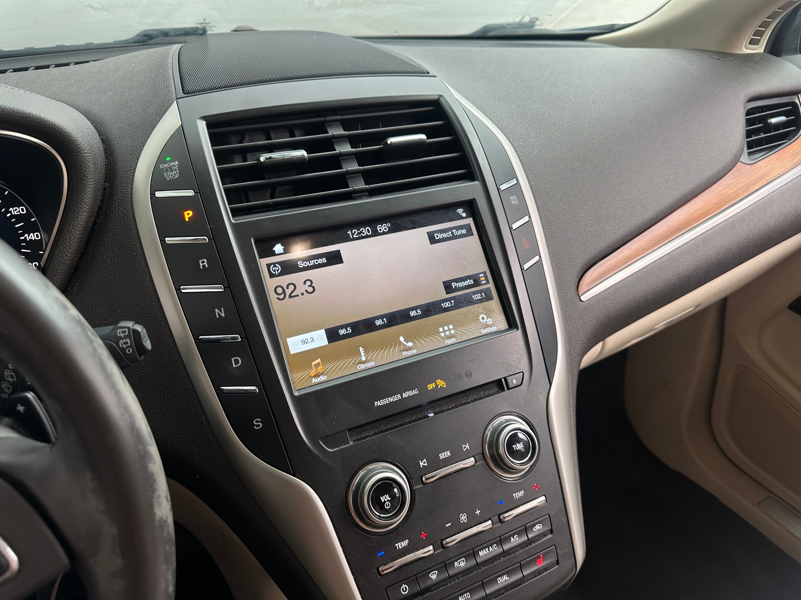Thumbnail: 2017 Lincoln MKC - 3