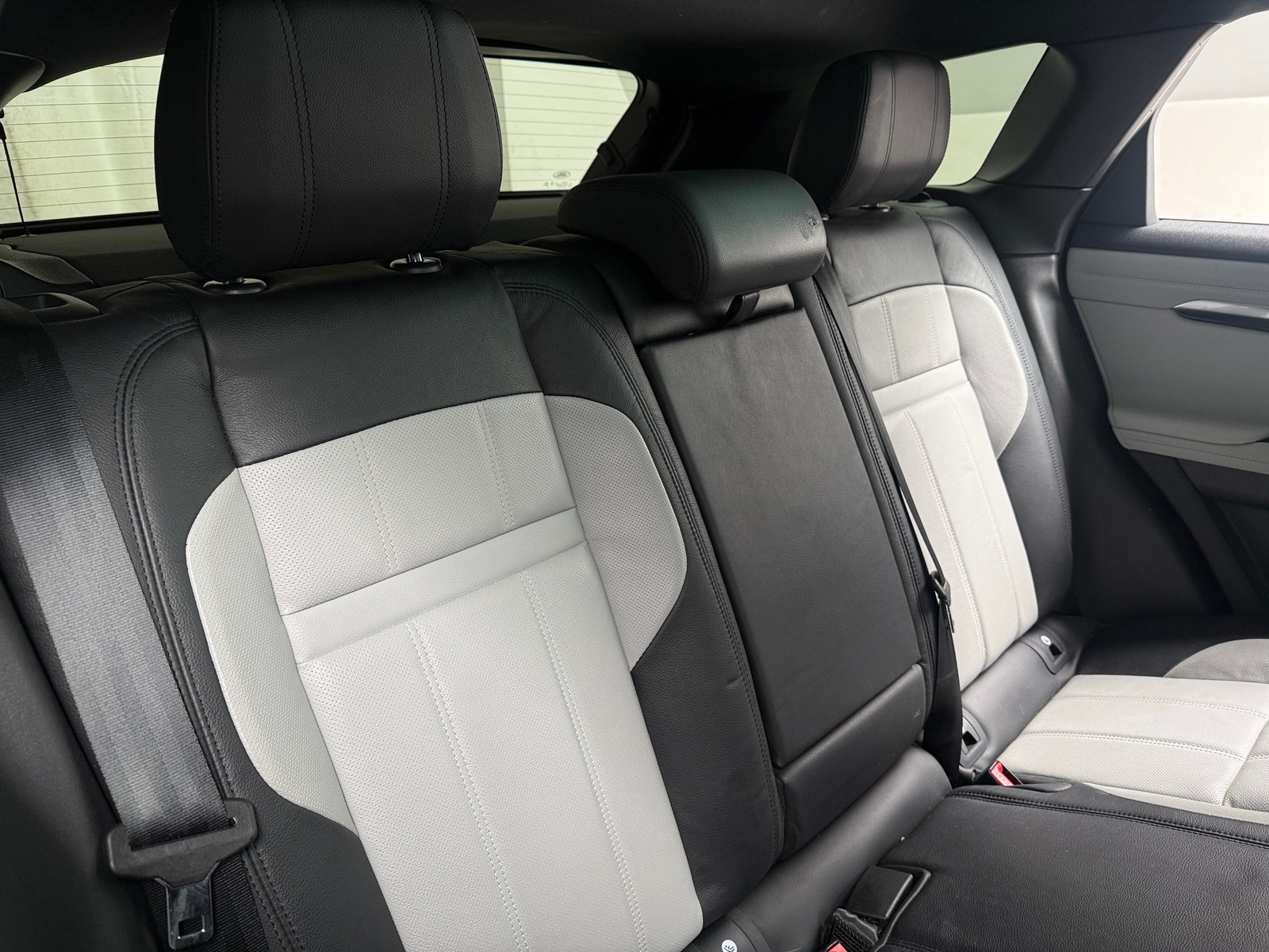 Thumbnail: 2020 Land Rover Range Rover Evoque - 6