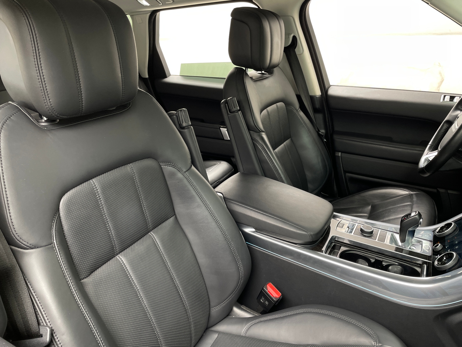 Thumbnail: 2020 Land Rover Range Rover Sport - 2