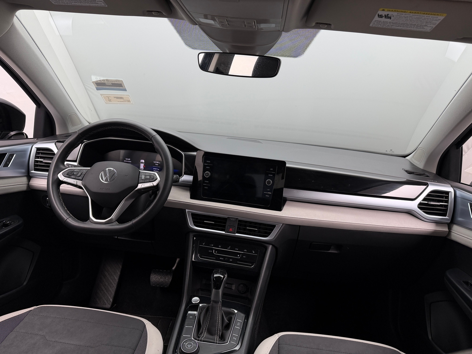 Thumbnail: 2025 Volkswagen Taos - 3