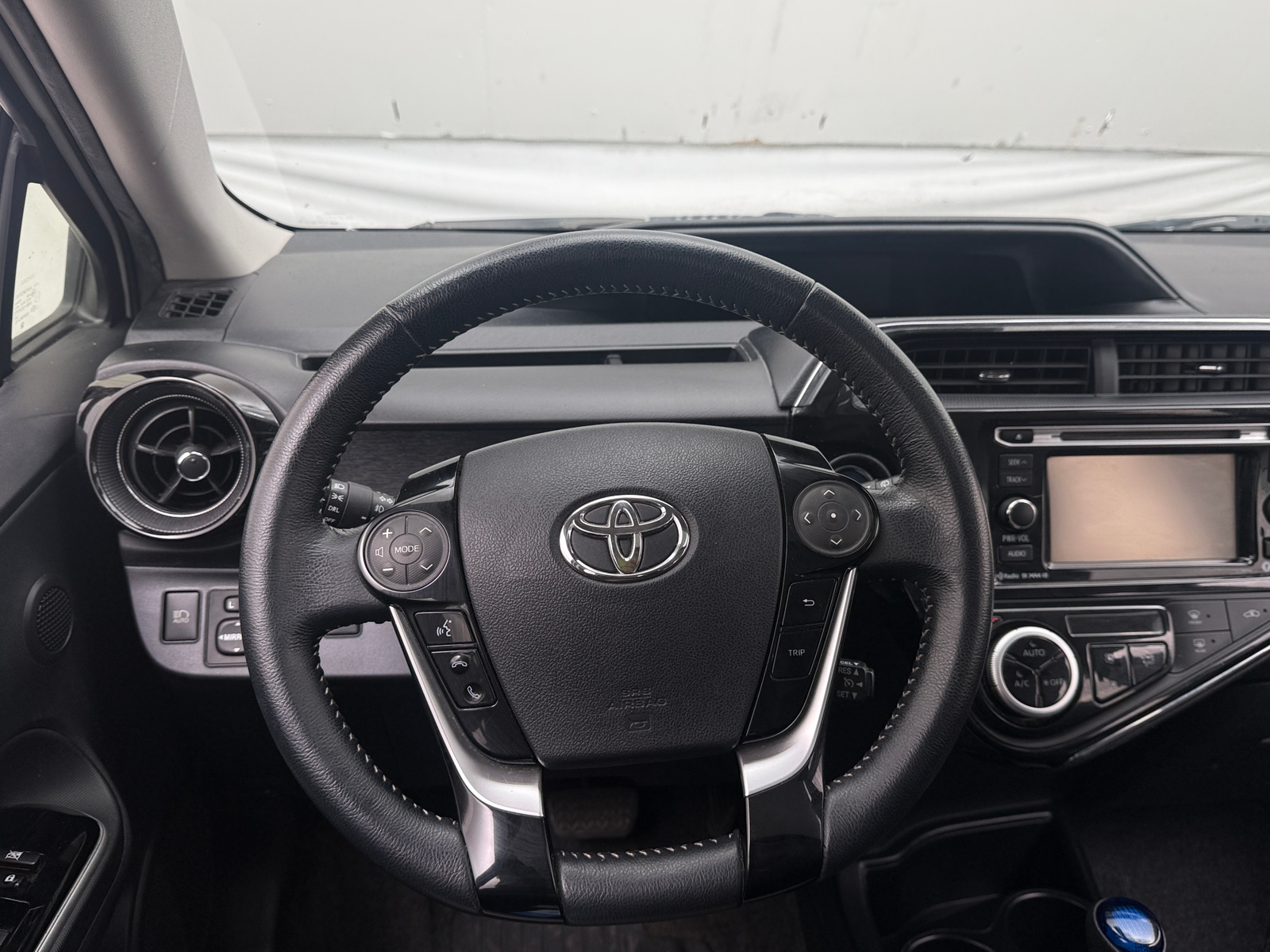Thumbnail: 2018 Toyota Prius c - 5